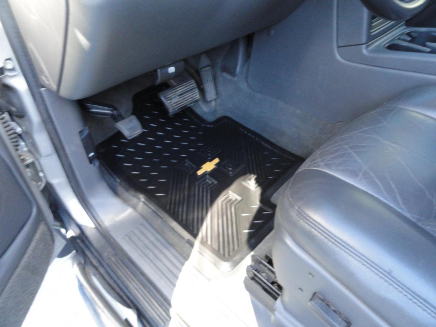 2004 Silver Birch /Graphite Chevrolet Avalanche 1500 4WD LT (3GNEK12T54G) with an 5.3L V8 OHV 16V engine, 4-Speed Automatic Overdrive transmission, located at 827 W 26th Street, Erie, PA, 16508, (814) 455-3401, 42.105431, -80.090942 - Thanks for looking at our super clean low mileage and accident-free recent arrival. This is the LT model with the 5.3 L V-8, four-wheel drive heated leather seating, power sunroof and lots more. We purchased this vehicle from a previous customer who was not able to drive it anymore and who took sup - Photo#24