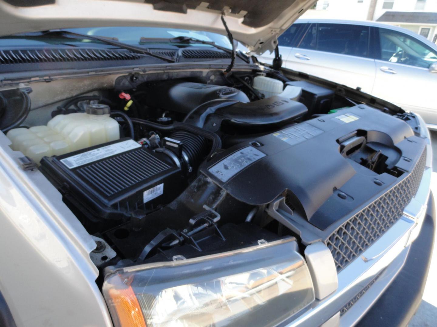 2004 Silver Birch /Graphite Chevrolet Avalanche 1500 4WD LT (3GNEK12T54G) with an 5.3L V8 OHV 16V engine, 4-Speed Automatic Overdrive transmission, located at 827 W 26th Street, Erie, PA, 16508, (814) 455-3401, 42.105431, -80.090942 - Thanks for looking at our super clean low mileage and accident-free recent arrival. This is the LT model with the 5.3 L V-8, four-wheel drive heated leather seating, power sunroof and lots more. We purchased this vehicle from a previous customer who was not able to drive it anymore and who took sup - Photo#51