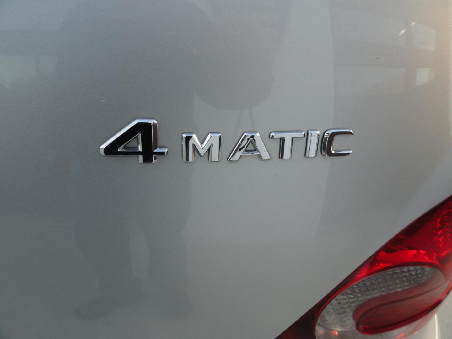 2010 Iridium Silver Metallic /Black Mercedes-Benz R-Class R350 4MATIC w/ 3rd Row (4JGCB6FE1AA) with an 3.5L V6 DOHC 24V engine, 7-Speed Automatic transmission, located at 827 W 26th Street, Erie, PA, 16508, (814) 455-3401, 42.105431, -80.090942 - Thanks for looking at our super clean, low mileage rust free and accident-free recent arrival. This is the R350 4Matic 7 passenger with heated leather seats, panoramic sunroof, back up camera, navigation, both remotes and keys, the factory owners' manuals and factory floor mats. A recent service was - Photo#9