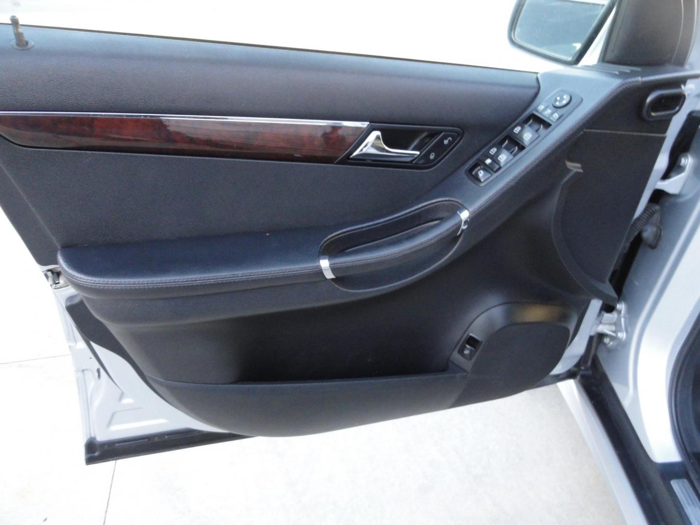 2010 Iridium Silver Metallic /Black Mercedes-Benz R-Class R350 4MATIC w/ 3rd Row (4JGCB6FE1AA) with an 3.5L V6 DOHC 24V engine, 7-Speed Automatic transmission, located at 827 W 26th Street, Erie, PA, 16508, (814) 455-3401, 42.105431, -80.090942 - Thanks for looking at our super clean, low mileage rust free and accident-free recent arrival. This is the R350 4Matic 7 passenger with heated leather seats, panoramic sunroof, back up camera, navigation, both remotes and keys, the factory owners' manuals and factory floor mats. A recent service was - Photo#27