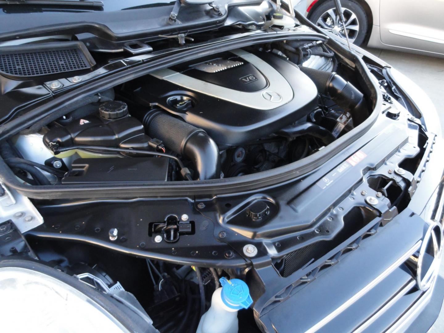 2010 Iridium Silver Metallic /Black Mercedes-Benz R-Class R350 4MATIC w/ 3rd Row (4JGCB6FE1AA) with an 3.5L V6 DOHC 24V engine, 7-Speed Automatic transmission, located at 827 W 26th Street, Erie, PA, 16508, (814) 455-3401, 42.105431, -80.090942 - Thanks for looking at our super clean, low mileage rust free and accident-free recent arrival. This is the R350 4Matic 7 passenger with heated leather seats, panoramic sunroof, back up camera, navigation, both remotes and keys, the factory owners' manuals and factory floor mats. A recent service was - Photo#46