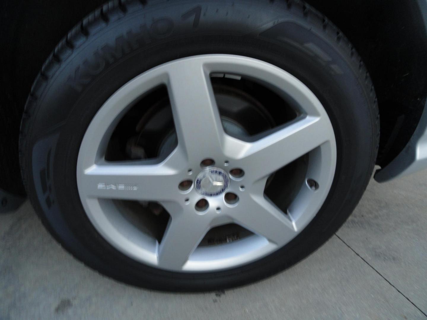 2010 Iridium Silver Metallic /Black Mercedes-Benz R-Class R350 4MATIC w/ 3rd Row (4JGCB6FE1AA) with an 3.5L V6 DOHC 24V engine, 7-Speed Automatic transmission, located at 827 W 26th Street, Erie, PA, 16508, (814) 455-3401, 42.105431, -80.090942 - Thanks for looking at our super clean, low mileage rust free and accident-free recent arrival. This is the R350 4Matic 7 passenger with heated leather seats, panoramic sunroof, back up camera, navigation, both remotes and keys, the factory owners' manuals and factory floor mats. A recent service was - Photo#53