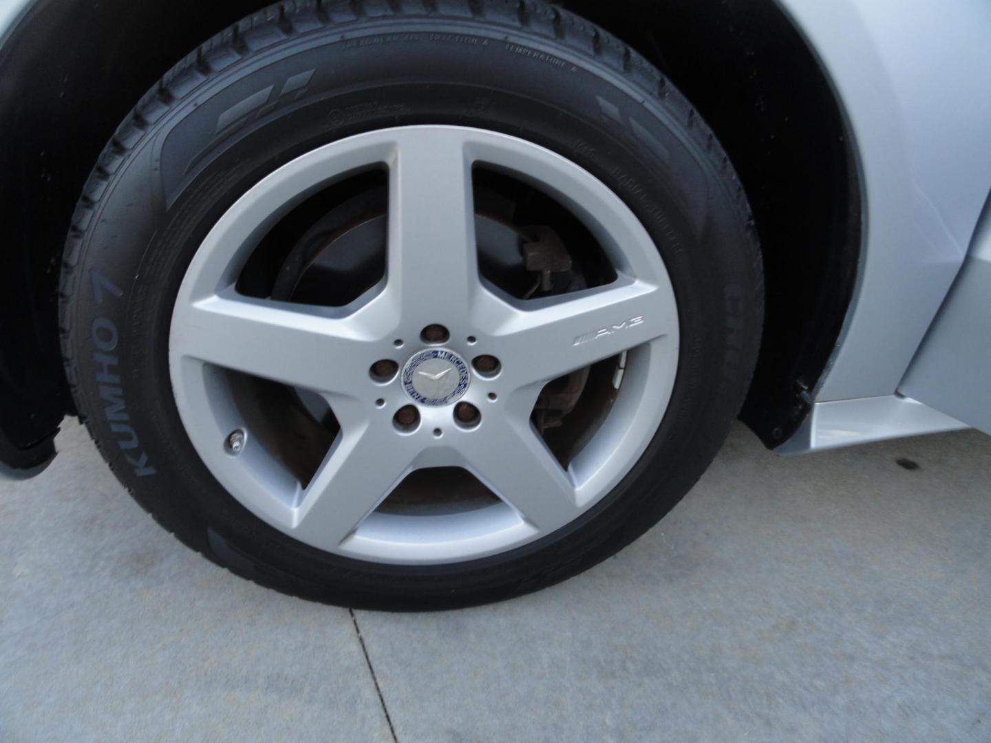 2010 Iridium Silver Metallic /Black Mercedes-Benz R-Class R350 4MATIC w/ 3rd Row (4JGCB6FE1AA) with an 3.5L V6 DOHC 24V engine, 7-Speed Automatic transmission, located at 827 W 26th Street, Erie, PA, 16508, (814) 455-3401, 42.105431, -80.090942 - Thanks for looking at our super clean, low mileage rust free and accident-free recent arrival. This is the R350 4Matic 7 passenger with heated leather seats, panoramic sunroof, back up camera, navigation, both remotes and keys, the factory owners' manuals and factory floor mats. A recent service was - Photo#52