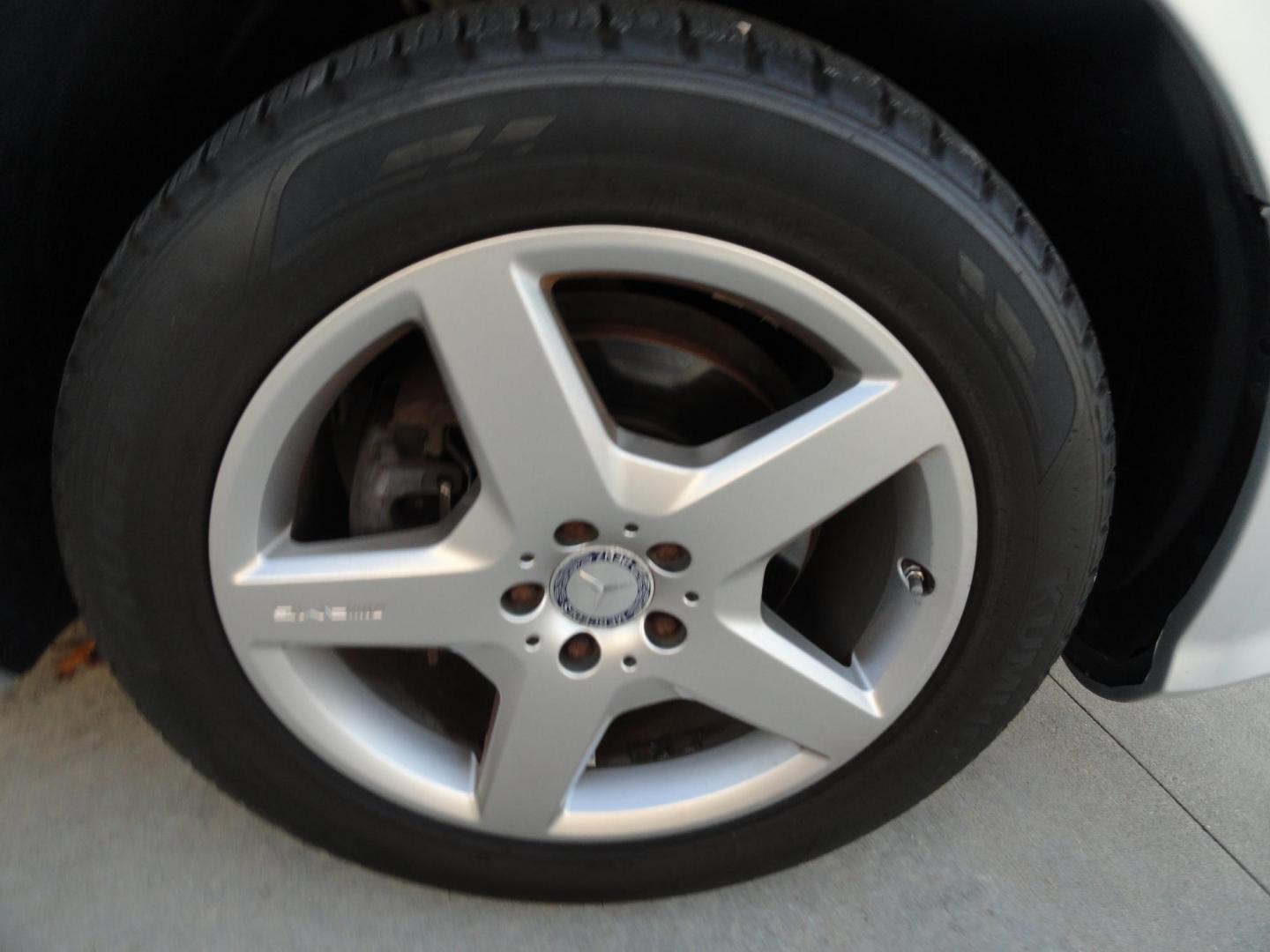 2010 Iridium Silver Metallic /Black Mercedes-Benz R-Class R350 4MATIC w/ 3rd Row (4JGCB6FE1AA) with an 3.5L V6 DOHC 24V engine, 7-Speed Automatic transmission, located at 827 W 26th Street, Erie, PA, 16508, (814) 455-3401, 42.105431, -80.090942 - Thanks for looking at our super clean, low mileage rust free and accident-free recent arrival. This is the R350 4Matic 7 passenger with heated leather seats, panoramic sunroof, back up camera, navigation, both remotes and keys, the factory owners' manuals and factory floor mats. A recent service was - Photo#55