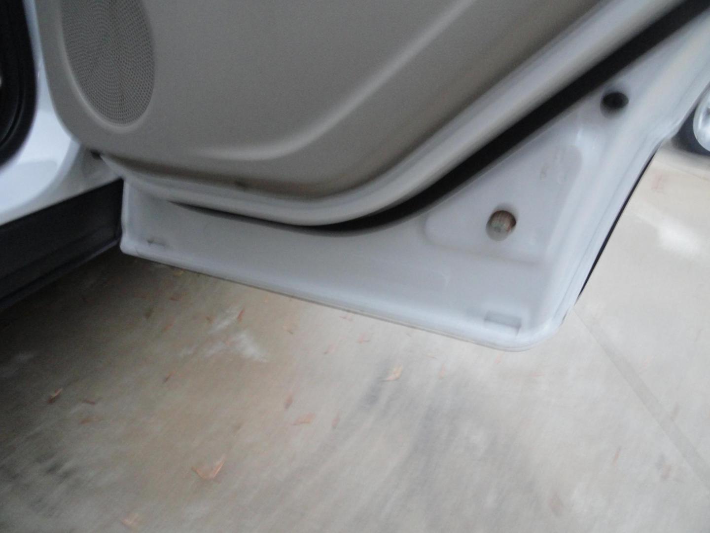 2015 White Platinum Tricoat /Tan Ford Escape Titanium 4WD (1FMCU9J94FU) with an 2.0L L4 DOHC 16V engine, 6-Speed Automatic transmission, located at 827 W 26th Street, Erie, PA, 16508, (814) 455-3401, 42.105431, -80.090942 - Photo#43