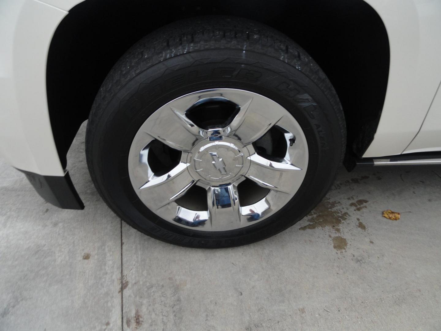 2015 Diamond White Tricoat /Jet Black Chevrolet Tahoe LTZ 4WD (1GNSKCKC5FR) with an 5.3L V8 OHV 16V engine, 6-Speed Automatic transmission, located at 827 W 26th Street, Erie, PA, 16508, (814) 455-3401, 42.105431, -80.090942 - Photo#54
