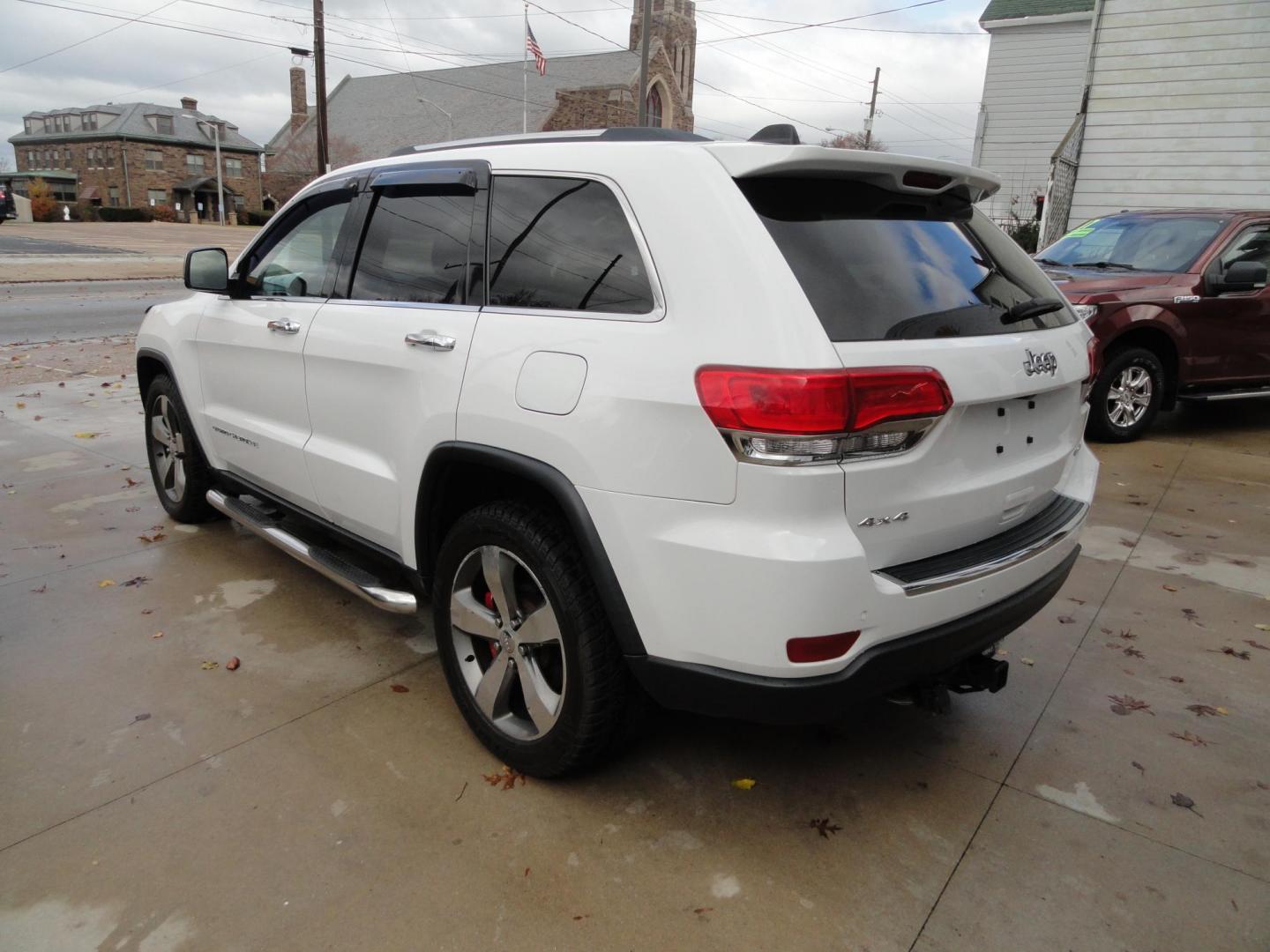 2015 Bright White /Black Jeep Grand Cherokee Limited 4WD (1C4RJFBG8FC) with an 3.6L V6 DOHC 24V engine, 8-Speed Automatic transmission, located at 827 W 26th Street, Erie, PA, 16508, (814) 455-3401, 42.105431, -80.090942 - Photo#5