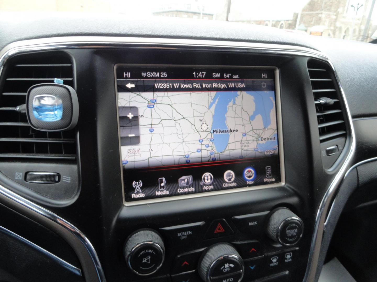 2015 Bright White /Black Jeep Grand Cherokee Limited 4WD (1C4RJFBG8FC) with an 3.6L V6 DOHC 24V engine, 8-Speed Automatic transmission, located at 827 W 26th Street, Erie, PA, 16508, (814) 455-3401, 42.105431, -80.090942 - Photo#11