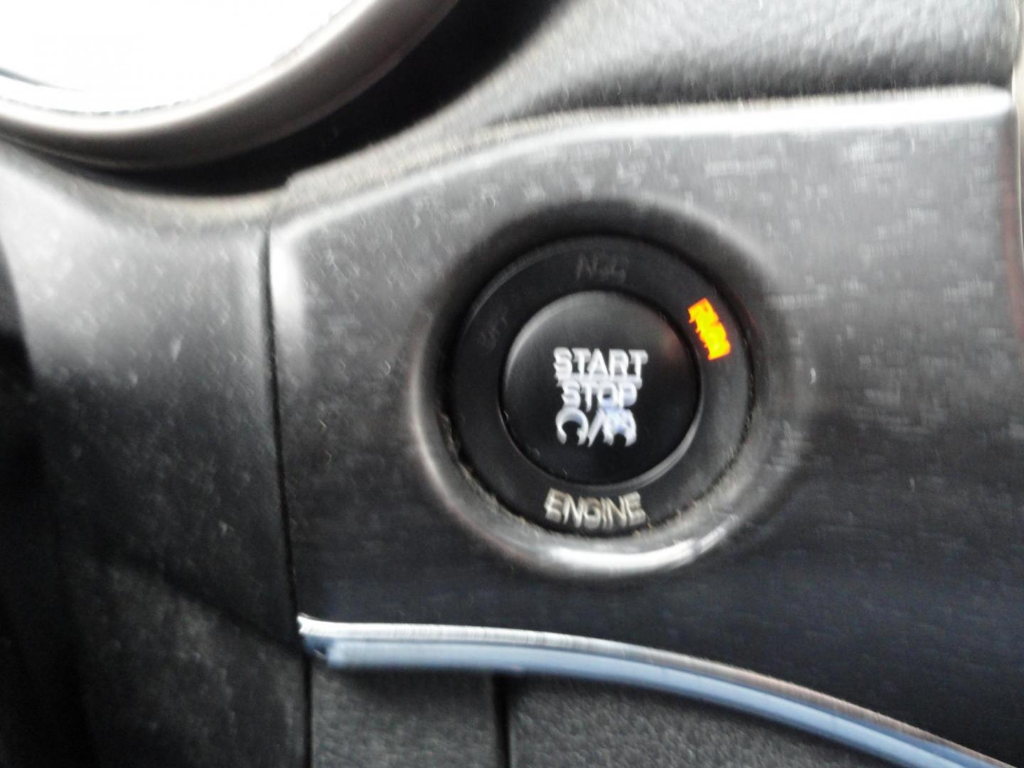 2015 Bright White /Black Jeep Grand Cherokee Limited 4WD (1C4RJFBG8FC) with an 3.6L V6 DOHC 24V engine, 8-Speed Automatic transmission, located at 827 W 26th Street, Erie, PA, 16508, (814) 455-3401, 42.105431, -80.090942 - Photo#13