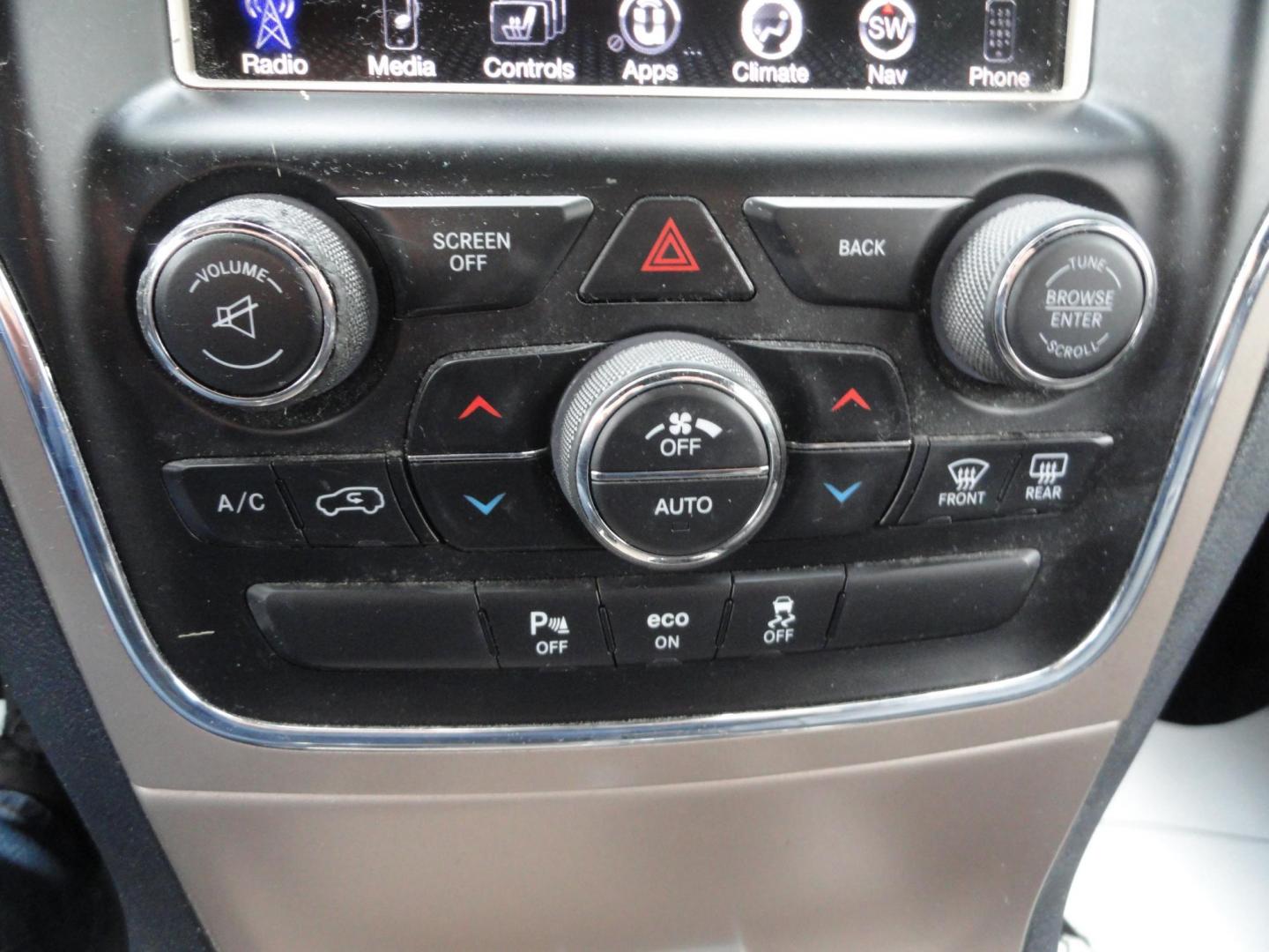 2015 Bright White /Black Jeep Grand Cherokee Limited 4WD (1C4RJFBG8FC) with an 3.6L V6 DOHC 24V engine, 8-Speed Automatic transmission, located at 827 W 26th Street, Erie, PA, 16508, (814) 455-3401, 42.105431, -80.090942 - Photo#12