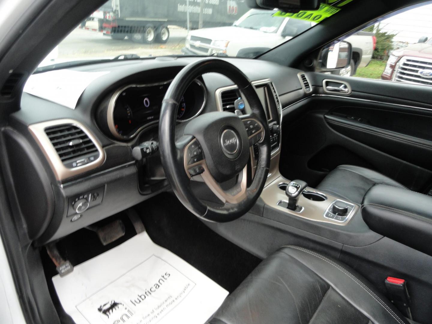 2015 Bright White /Black Jeep Grand Cherokee Limited 4WD (1C4RJFBG8FC) with an 3.6L V6 DOHC 24V engine, 8-Speed Automatic transmission, located at 827 W 26th Street, Erie, PA, 16508, (814) 455-3401, 42.105431, -80.090942 - Photo#21
