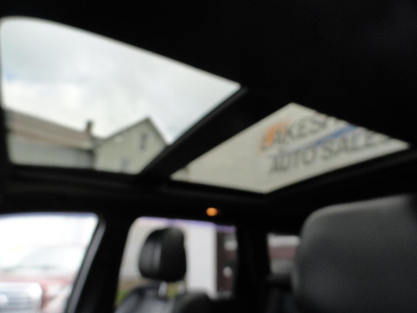 2015 Bright White /Black Jeep Grand Cherokee Limited 4WD (1C4RJFBG8FC) with an 3.6L V6 DOHC 24V engine, 8-Speed Automatic transmission, located at 827 W 26th Street, Erie, PA, 16508, (814) 455-3401, 42.105431, -80.090942 - Photo#24