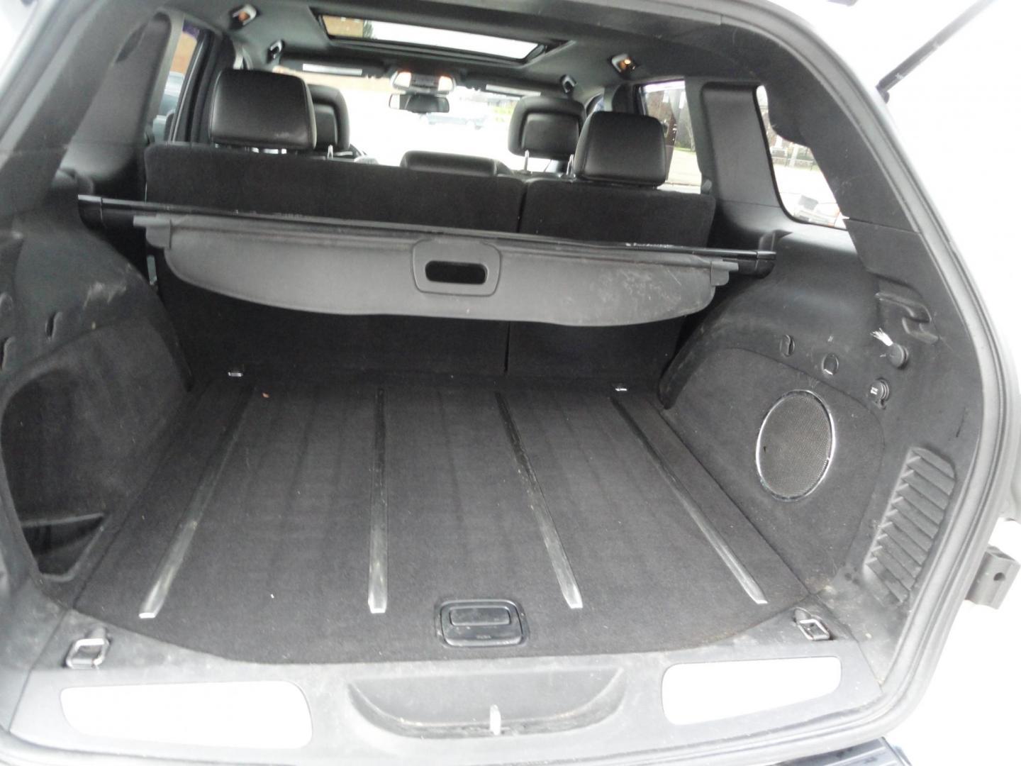 2015 Bright White /Black Jeep Grand Cherokee Limited 4WD (1C4RJFBG8FC) with an 3.6L V6 DOHC 24V engine, 8-Speed Automatic transmission, located at 827 W 26th Street, Erie, PA, 16508, (814) 455-3401, 42.105431, -80.090942 - Photo#28