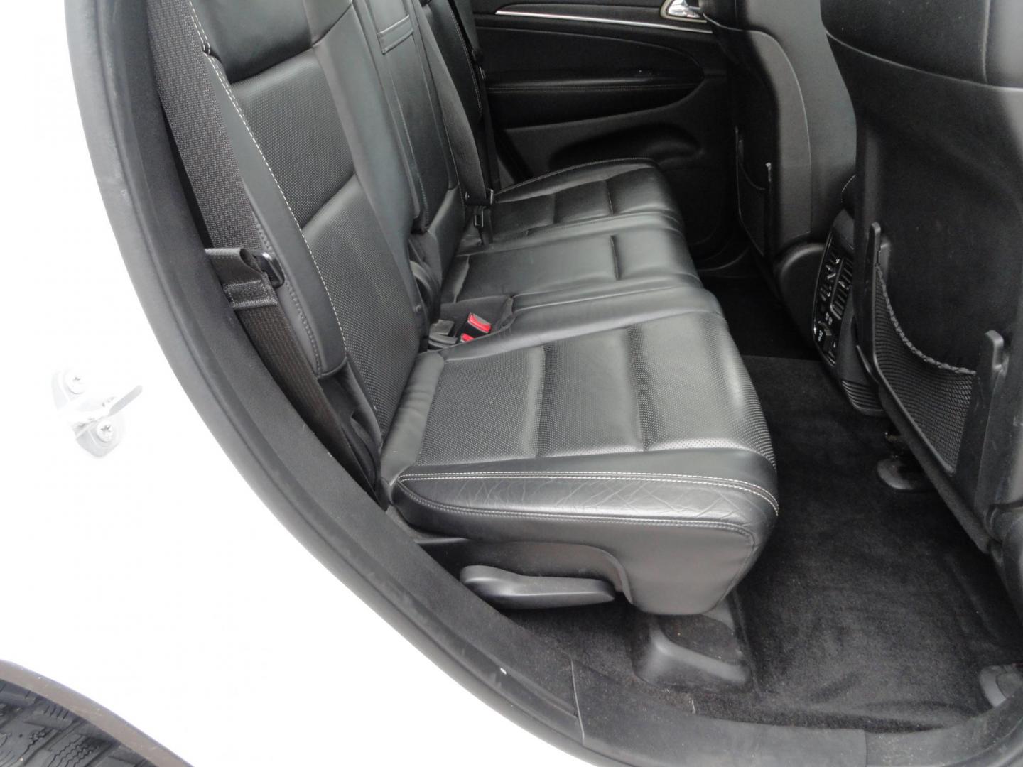 2015 Bright White /Black Jeep Grand Cherokee Limited 4WD (1C4RJFBG8FC) with an 3.6L V6 DOHC 24V engine, 8-Speed Automatic transmission, located at 827 W 26th Street, Erie, PA, 16508, (814) 455-3401, 42.105431, -80.090942 - Photo#32