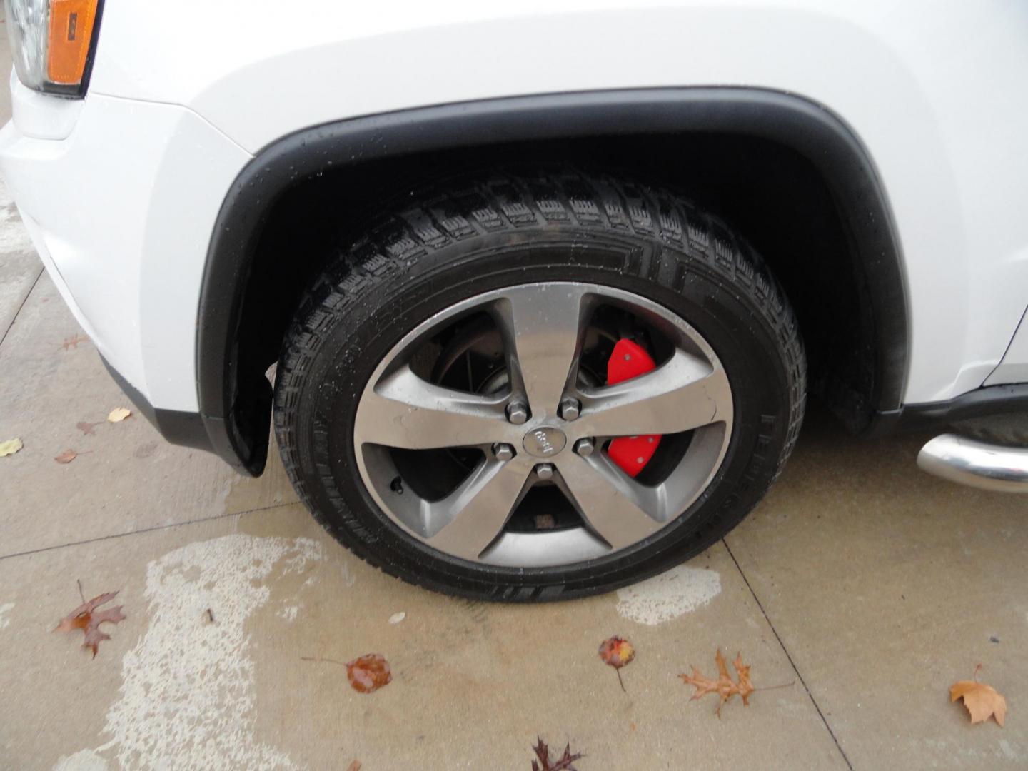 2015 Bright White /Black Jeep Grand Cherokee Limited 4WD (1C4RJFBG8FC) with an 3.6L V6 DOHC 24V engine, 8-Speed Automatic transmission, located at 827 W 26th Street, Erie, PA, 16508, (814) 455-3401, 42.105431, -80.090942 - Photo#37