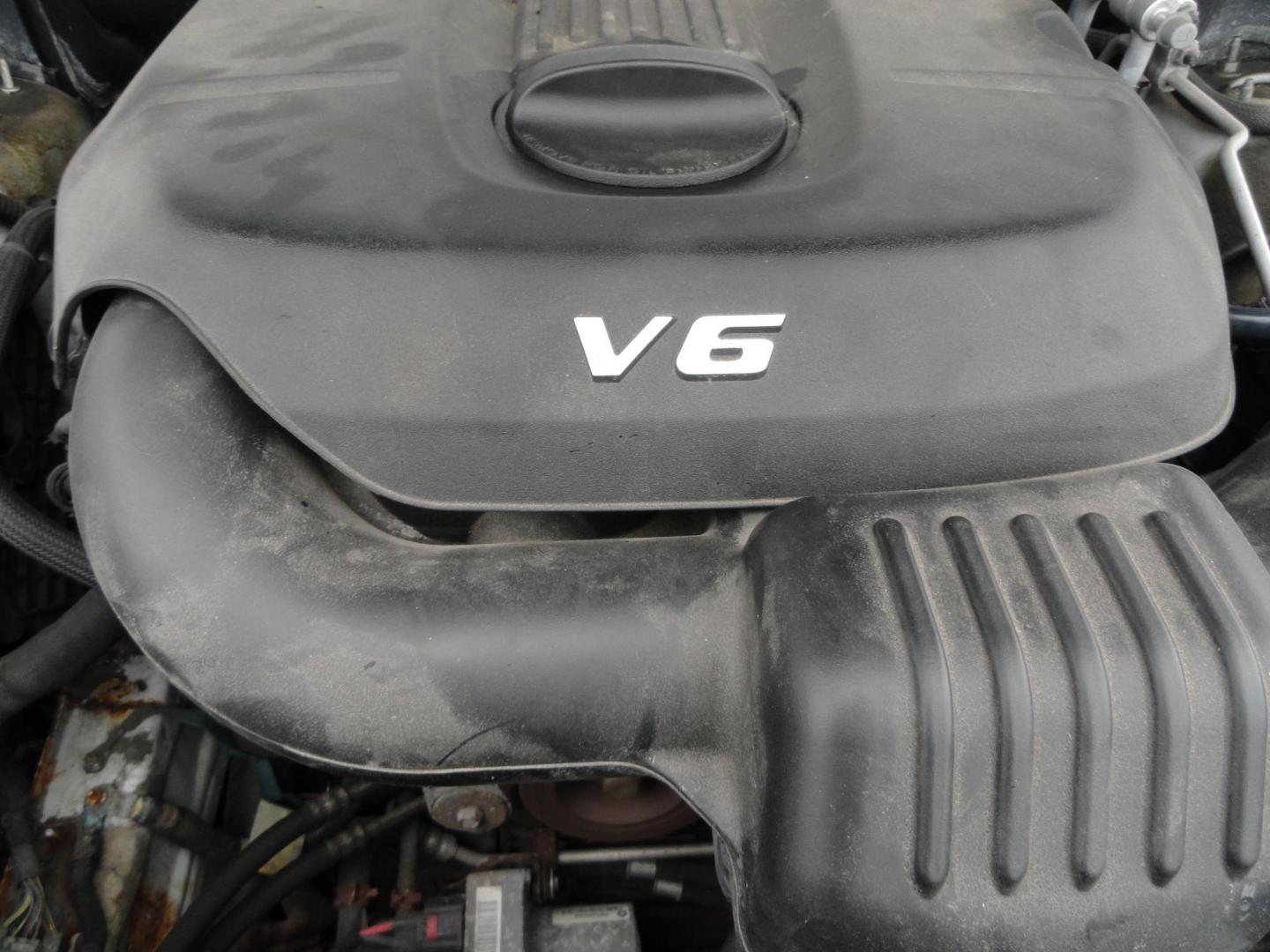 2015 Bright White /Black Jeep Grand Cherokee Limited 4WD (1C4RJFBG8FC) with an 3.6L V6 DOHC 24V engine, 8-Speed Automatic transmission, located at 827 W 26th Street, Erie, PA, 16508, (814) 455-3401, 42.105431, -80.090942 - Photo#36