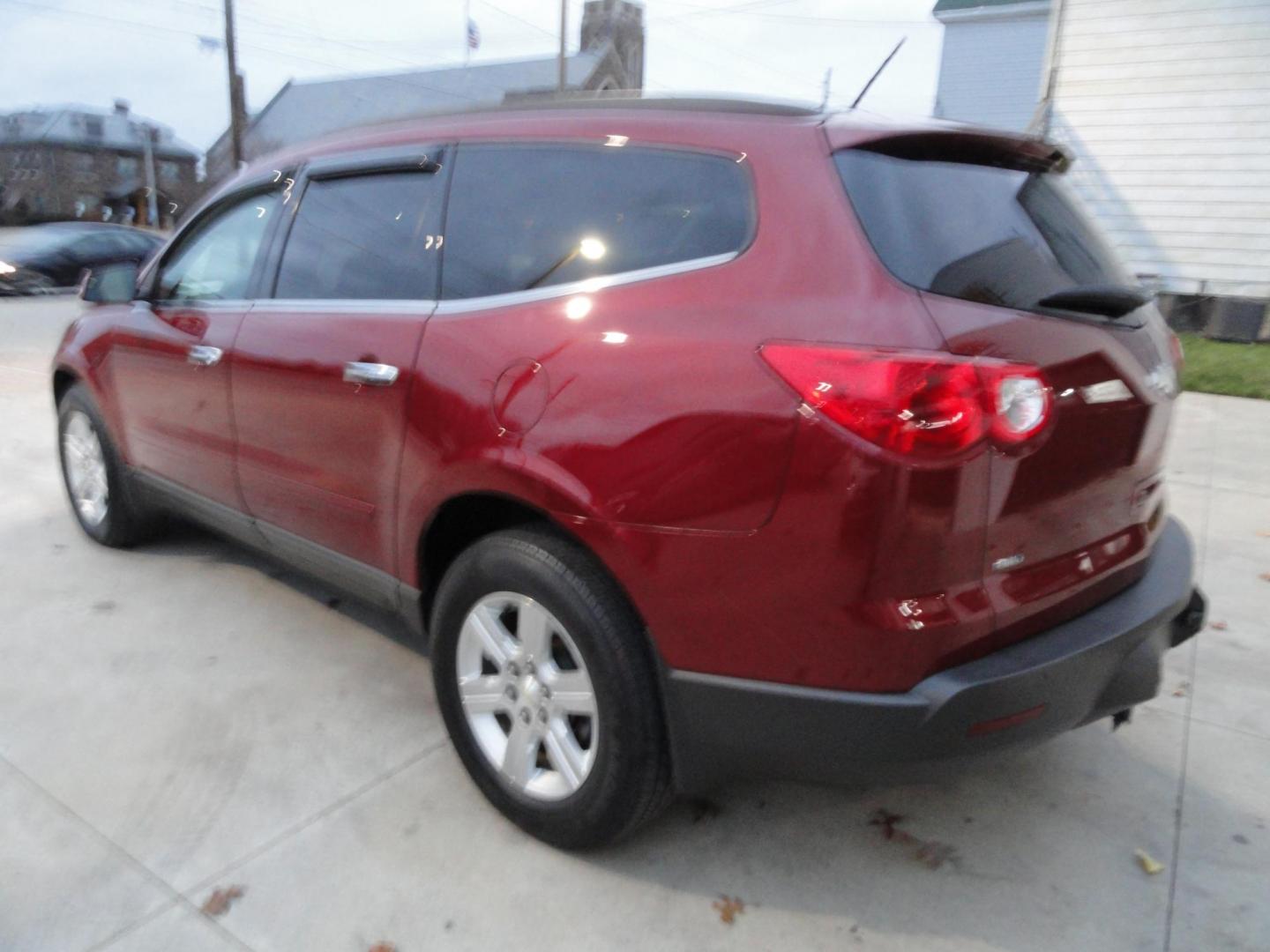 2011 Red Jewel Tintcoat /Graphite Chevrolet Traverse LT AWD (1GNKVGED3BJ) with an 3.6L V6 DOHC 24V engine, 6-Speed Automatic transmission, located at 827 W 26th Street, Erie, PA, 16508, (814) 455-3401, 42.105431, -80.090942 - Photo#5