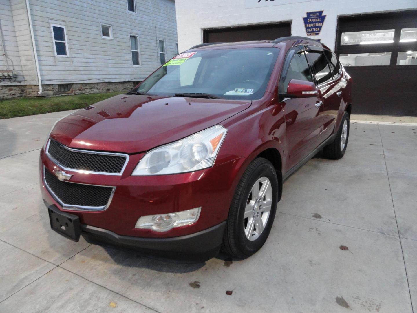 2011 Red Jewel Tintcoat /Graphite Chevrolet Traverse LT AWD (1GNKVGED3BJ) with an 3.6L V6 DOHC 24V engine, 6-Speed Automatic transmission, located at 827 W 26th Street, Erie, PA, 16508, (814) 455-3401, 42.105431, -80.090942 - Photo#7