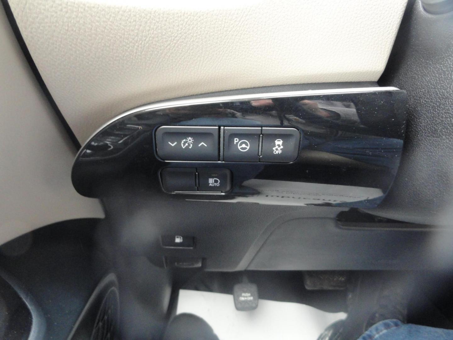 2021 Sea Glass Pearl /Tan Toyota Prius LE AWD-e (JTDL9MFU1M3) with an 1.8L L4 DOHC 16V HYBRID engine, CVT transmission, located at 827 W 26th Street, Erie, PA, 16508, (814) 455-3401, 42.105431, -80.090942 - Thanks for looking at our super low mileage one owner recent arrival. This is the LE all-wheel drive E model with all the options including remote start. This vehicle belonged to an elderly customer who had to stop driving due to age which explains the low mileage. This vehicle has both remotes, the - Photo#19