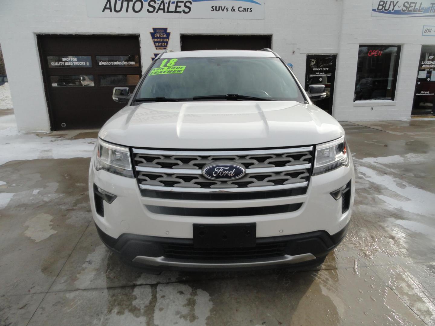 2018 White Platinum Metallic /Tan Ford Explorer XLT 4WD (1FM5K8D8XJG) with an 3.5L V6 DOHC 24V engine, 6A transmission, located at 827 W 26th Street, Erie, PA, 16508, (814) 455-3401, 42.105431, -80.090942 - Thanks for looking at our super clean accident and rust-free trade in. This vehicle came back in on trade from one of the owners' relatives who lives in Nashville Tennessee. Our owner originally purchased this vehicle in Florida back in 2022 which explains the RUST-FREE condition of the body and the - Photo#1