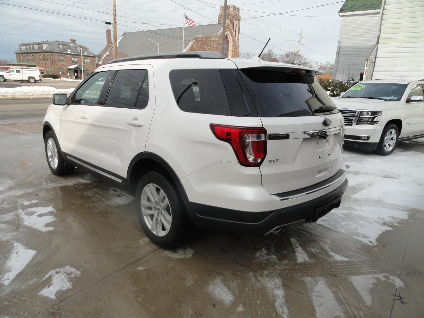 2018 White Platinum Metallic /Tan Ford Explorer XLT 4WD (1FM5K8D8XJG) with an 3.5L V6 DOHC 24V engine, 6A transmission, located at 827 W 26th Street, Erie, PA, 16508, (814) 455-3401, 42.105431, -80.090942 - Thanks for looking at our super clean accident and rust-free trade in. This vehicle came back in on trade from one of the owners' relatives who lives in Nashville Tennessee. Our owner originally purchased this vehicle in Florida back in 2022 which explains the RUST-FREE condition of the body and the - Photo#5