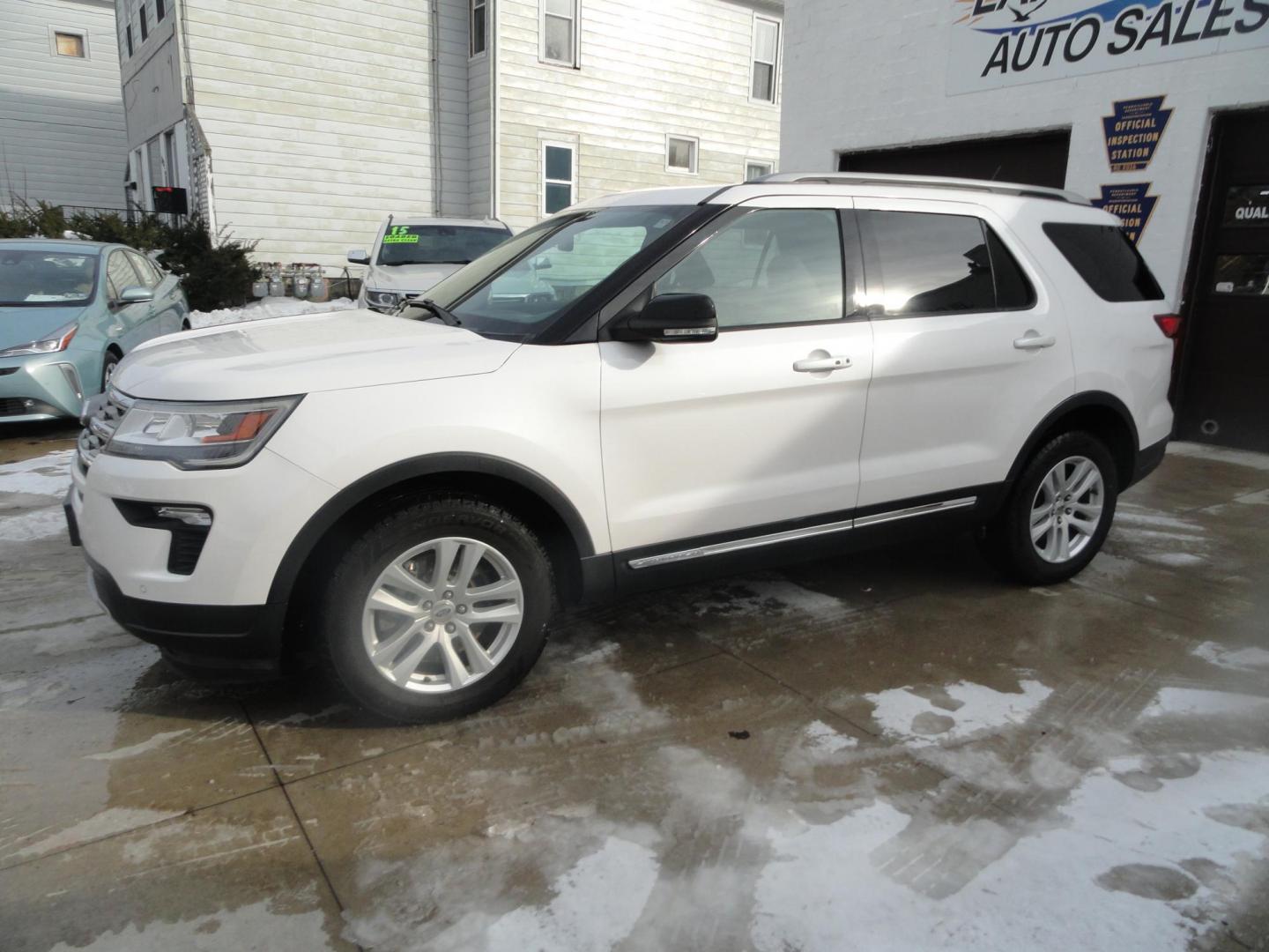 2018 White Platinum Metallic /Tan Ford Explorer XLT 4WD (1FM5K8D8XJG) with an 3.5L V6 DOHC 24V engine, 6A transmission, located at 827 W 26th Street, Erie, PA, 16508, (814) 455-3401, 42.105431, -80.090942 - Thanks for looking at our super clean accident and rust-free trade in. This vehicle came back in on trade from one of the owners' relatives who lives in Nashville Tennessee. Our owner originally purchased this vehicle in Florida back in 2022 which explains the RUST-FREE condition of the body and the - Photo#6