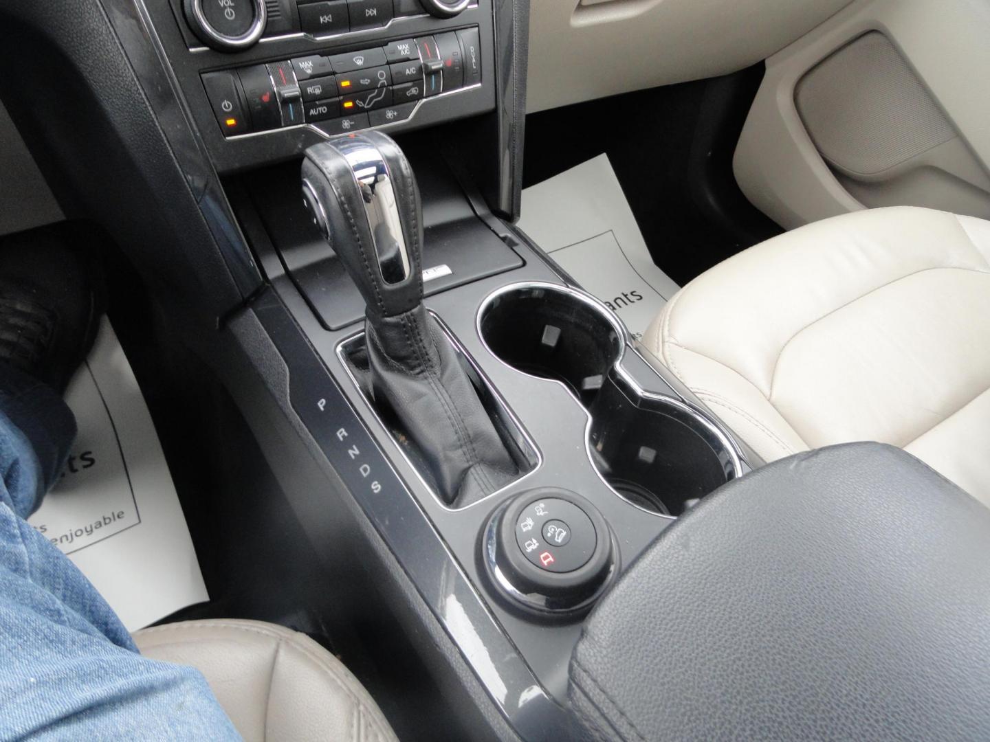 2018 White Platinum Metallic /Tan Ford Explorer XLT 4WD (1FM5K8D8XJG) with an 3.5L V6 DOHC 24V engine, 6A transmission, located at 827 W 26th Street, Erie, PA, 16508, (814) 455-3401, 42.105431, -80.090942 - Thanks for looking at our super clean accident and rust-free trade in. This vehicle came back in on trade from one of the owners' relatives who lives in Nashville Tennessee. Our owner originally purchased this vehicle in Florida back in 2022 which explains the RUST-FREE condition of the body and the - Photo#14