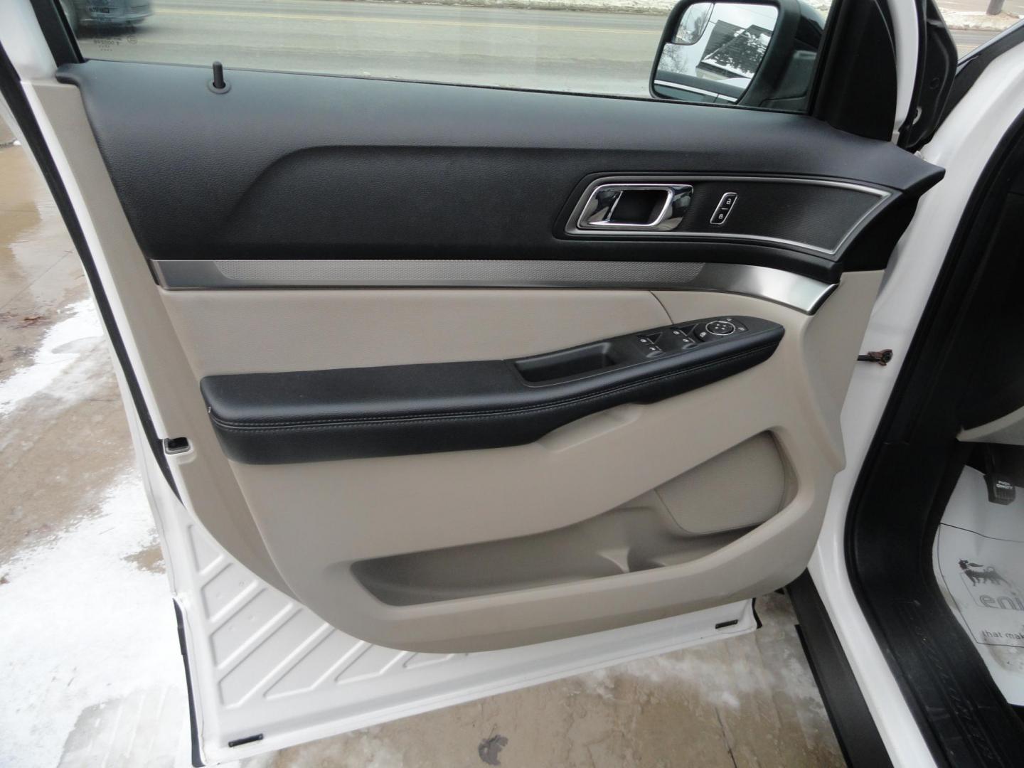 2018 White Platinum Metallic /Tan Ford Explorer XLT 4WD (1FM5K8D8XJG) with an 3.5L V6 DOHC 24V engine, 6A transmission, located at 827 W 26th Street, Erie, PA, 16508, (814) 455-3401, 42.105431, -80.090942 - Thanks for looking at our super clean accident and rust-free trade in. This vehicle came back in on trade from one of the owners' relatives who lives in Nashville Tennessee. Our owner originally purchased this vehicle in Florida back in 2022 which explains the RUST-FREE condition of the body and the - Photo#20