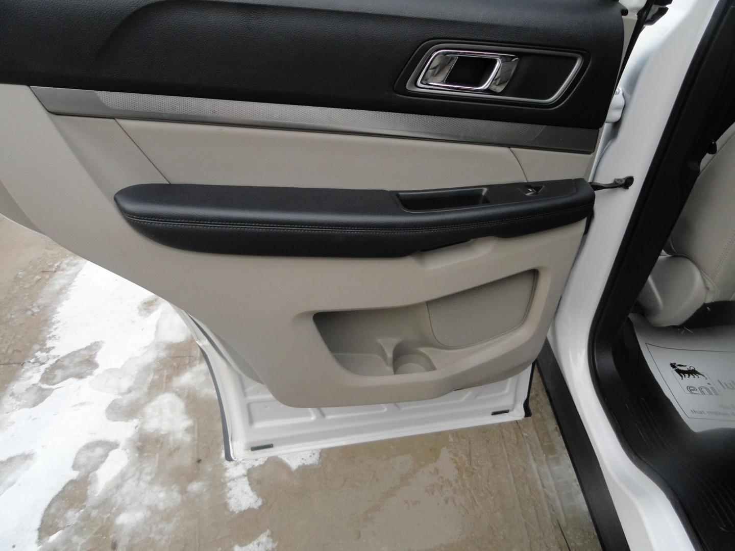 2018 White Platinum Metallic /Tan Ford Explorer XLT 4WD (1FM5K8D8XJG) with an 3.5L V6 DOHC 24V engine, 6A transmission, located at 827 W 26th Street, Erie, PA, 16508, (814) 455-3401, 42.105431, -80.090942 - Thanks for looking at our super clean accident and rust-free trade in. This vehicle came back in on trade from one of the owners' relatives who lives in Nashville Tennessee. Our owner originally purchased this vehicle in Florida back in 2022 which explains the RUST-FREE condition of the body and the - Photo#27