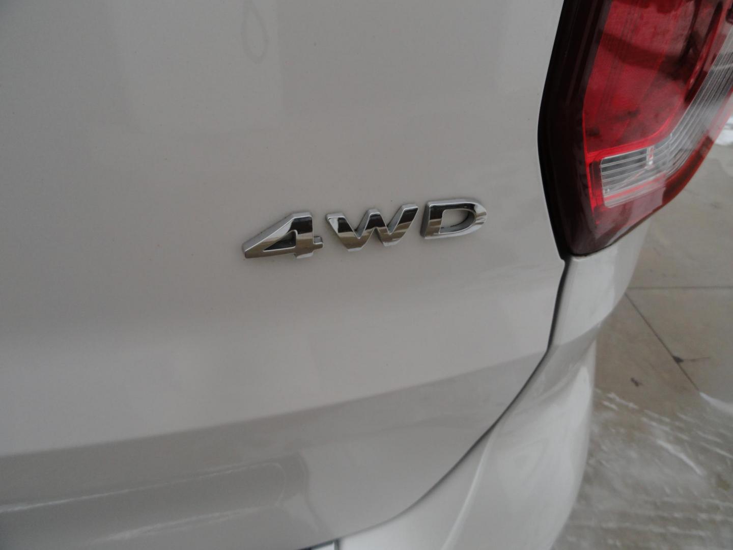 2018 White Platinum Metallic /Tan Ford Explorer XLT 4WD (1FM5K8D8XJG) with an 3.5L V6 DOHC 24V engine, 6A transmission, located at 827 W 26th Street, Erie, PA, 16508, (814) 455-3401, 42.105431, -80.090942 - Thanks for looking at our super clean accident and rust-free trade in. This vehicle came back in on trade from one of the owners' relatives who lives in Nashville Tennessee. Our owner originally purchased this vehicle in Florida back in 2022 which explains the RUST-FREE condition of the body and the - Photo#29