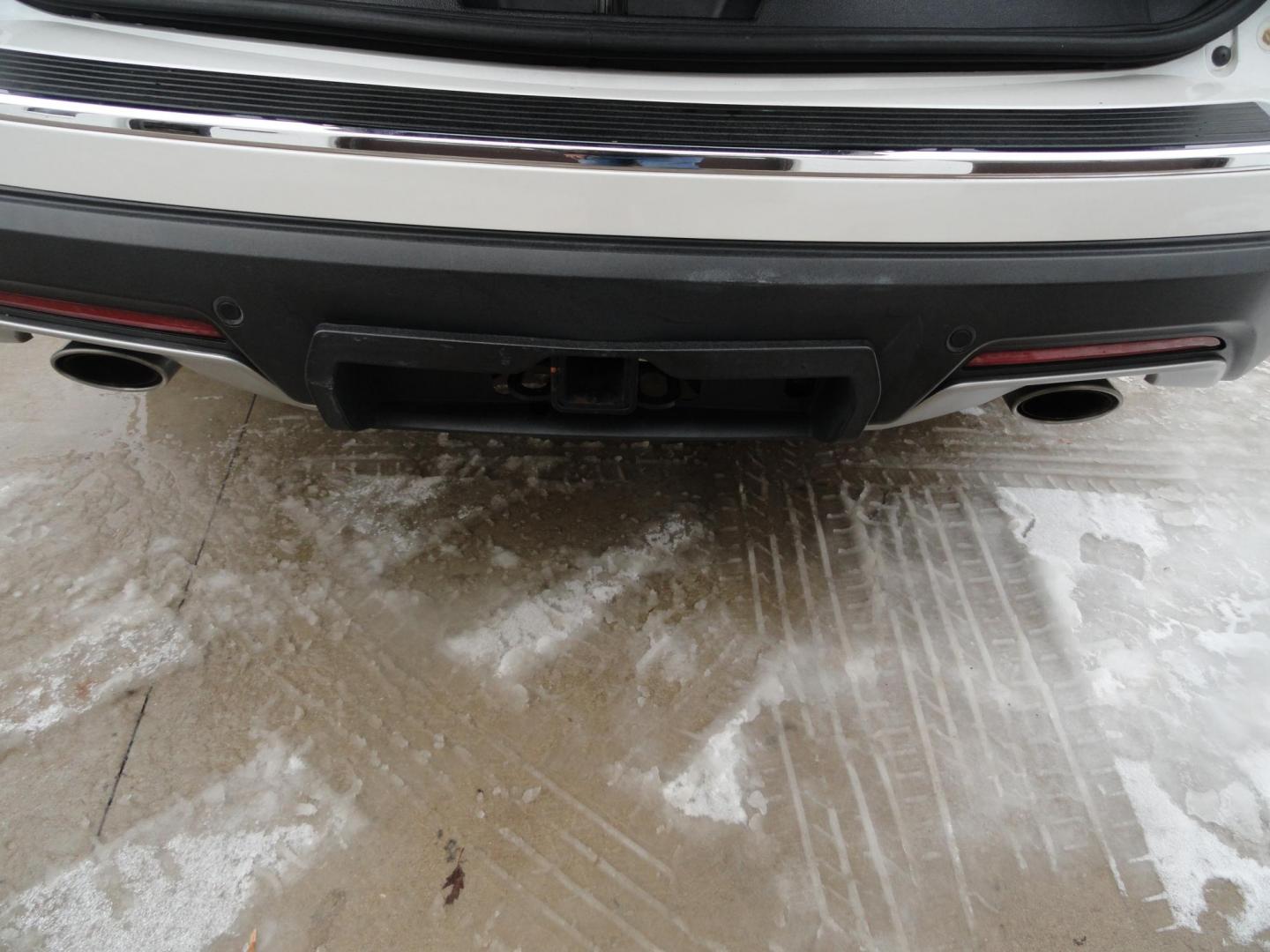 2018 White Platinum Metallic /Tan Ford Explorer XLT 4WD (1FM5K8D8XJG) with an 3.5L V6 DOHC 24V engine, 6A transmission, located at 827 W 26th Street, Erie, PA, 16508, (814) 455-3401, 42.105431, -80.090942 - Thanks for looking at our super clean accident and rust-free trade in. This vehicle came back in on trade from one of the owners' relatives who lives in Nashville Tennessee. Our owner originally purchased this vehicle in Florida back in 2022 which explains the RUST-FREE condition of the body and the - Photo#32