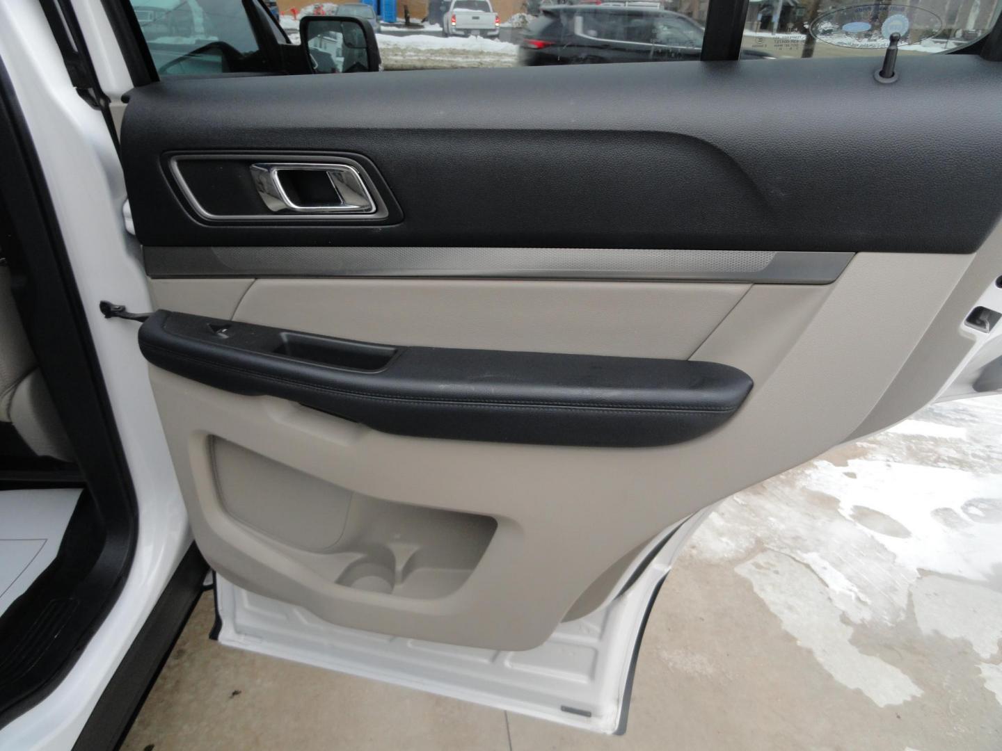 2018 White Platinum Metallic /Tan Ford Explorer XLT 4WD (1FM5K8D8XJG) with an 3.5L V6 DOHC 24V engine, 6A transmission, located at 827 W 26th Street, Erie, PA, 16508, (814) 455-3401, 42.105431, -80.090942 - Thanks for looking at our super clean accident and rust-free trade in. This vehicle came back in on trade from one of the owners' relatives who lives in Nashville Tennessee. Our owner originally purchased this vehicle in Florida back in 2022 which explains the RUST-FREE condition of the body and the - Photo#36