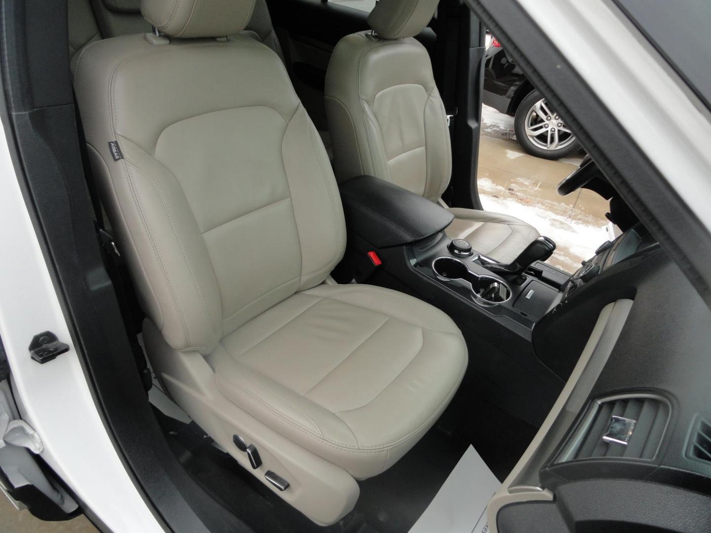 2018 White Platinum Metallic /Tan Ford Explorer XLT 4WD (1FM5K8D8XJG) with an 3.5L V6 DOHC 24V engine, 6A transmission, located at 827 W 26th Street, Erie, PA, 16508, (814) 455-3401, 42.105431, -80.090942 - Thanks for looking at our super clean accident and rust-free trade in. This vehicle came back in on trade from one of the owners' relatives who lives in Nashville Tennessee. Our owner originally purchased this vehicle in Florida back in 2022 which explains the RUST-FREE condition of the body and the - Photo#39