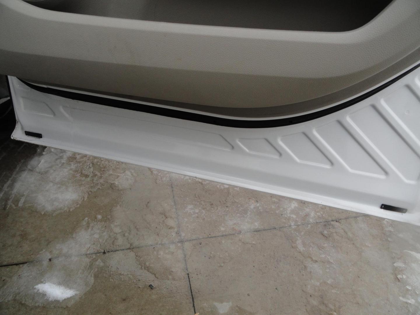 2018 White Platinum Metallic /Tan Ford Explorer XLT 4WD (1FM5K8D8XJG) with an 3.5L V6 DOHC 24V engine, 6A transmission, located at 827 W 26th Street, Erie, PA, 16508, (814) 455-3401, 42.105431, -80.090942 - Thanks for looking at our super clean accident and rust-free trade in. This vehicle came back in on trade from one of the owners' relatives who lives in Nashville Tennessee. Our owner originally purchased this vehicle in Florida back in 2022 which explains the RUST-FREE condition of the body and the - Photo#42