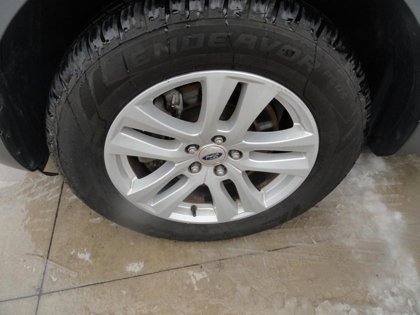 2018 White Platinum Metallic /Tan Ford Explorer XLT 4WD (1FM5K8D8XJG) with an 3.5L V6 DOHC 24V engine, 6A transmission, located at 827 W 26th Street, Erie, PA, 16508, (814) 455-3401, 42.105431, -80.090942 - Thanks for looking at our super clean accident and rust-free trade in. This vehicle came back in on trade from one of the owners' relatives who lives in Nashville Tennessee. Our owner originally purchased this vehicle in Florida back in 2022 which explains the RUST-FREE condition of the body and the - Photo#46