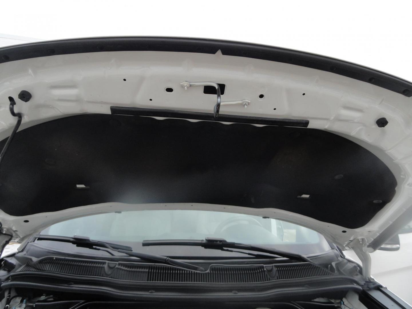 2018 White Platinum Metallic /Tan Ford Explorer XLT 4WD (1FM5K8D8XJG) with an 3.5L V6 DOHC 24V engine, 6A transmission, located at 827 W 26th Street, Erie, PA, 16508, (814) 455-3401, 42.105431, -80.090942 - Thanks for looking at our super clean accident and rust-free trade in. This vehicle came back in on trade from one of the owners' relatives who lives in Nashville Tennessee. Our owner originally purchased this vehicle in Florida back in 2022 which explains the RUST-FREE condition of the body and the - Photo#45