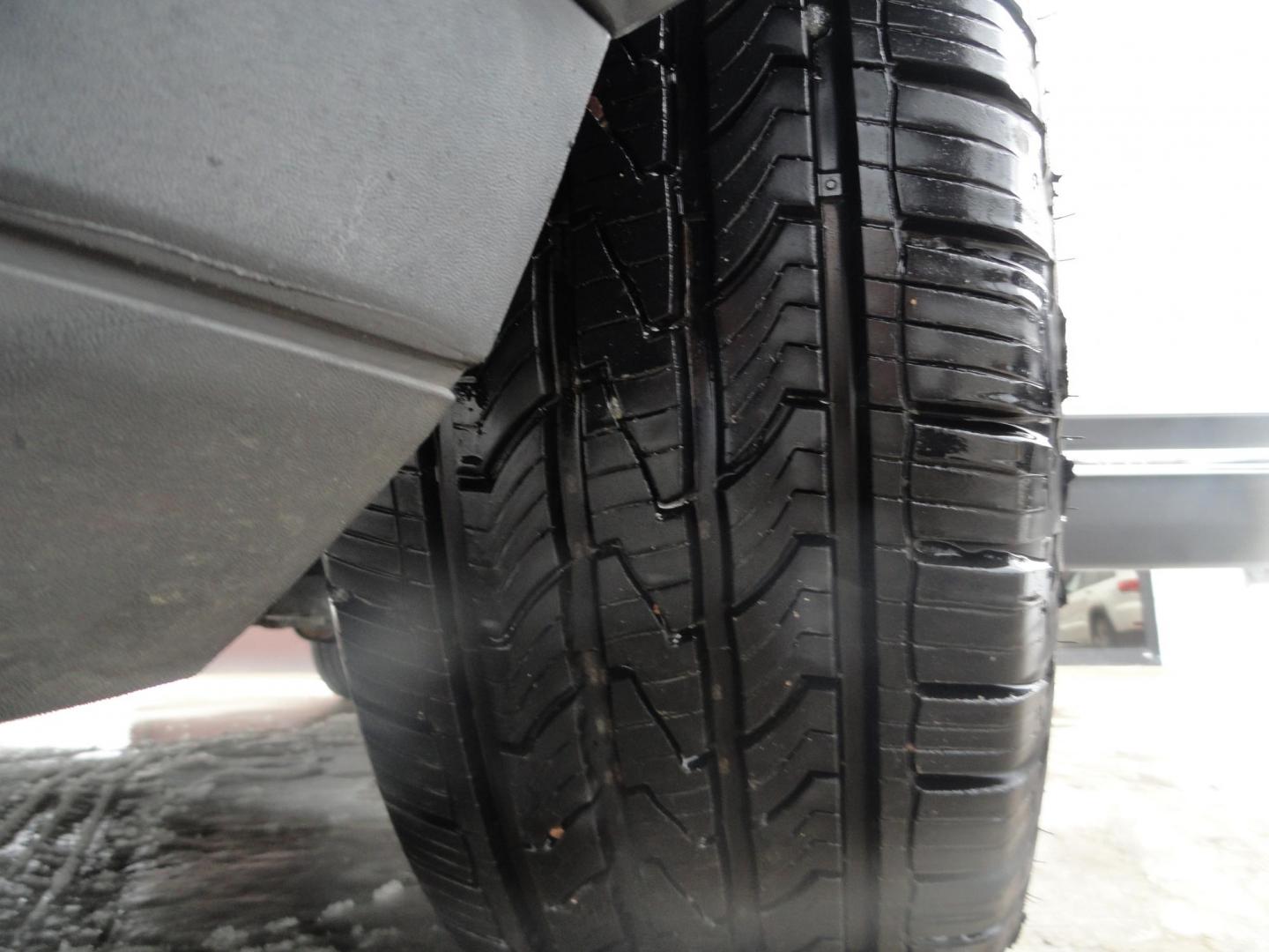 2018 White Platinum Metallic /Tan Ford Explorer XLT 4WD (1FM5K8D8XJG) with an 3.5L V6 DOHC 24V engine, 6A transmission, located at 827 W 26th Street, Erie, PA, 16508, (814) 455-3401, 42.105431, -80.090942 - Thanks for looking at our super clean accident and rust-free trade in. This vehicle came back in on trade from one of the owners' relatives who lives in Nashville Tennessee. Our owner originally purchased this vehicle in Florida back in 2022 which explains the RUST-FREE condition of the body and the - Photo#47