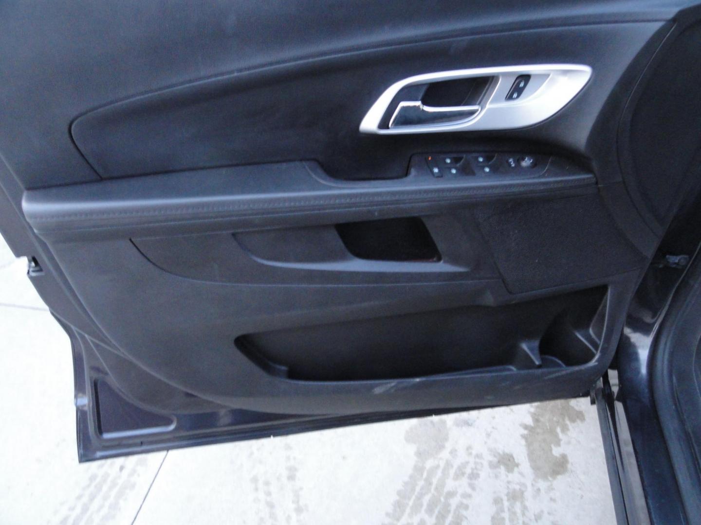 2016 Tungsten Metallic /Greystone Chevrolet Equinox LT AWD (2GNFLFEK2G6) with an 2.4L L4 DOHC 16V FFV engine, 6A transmission, located at 827 W 26th Street, Erie, PA, 16508, (814) 455-3401, 42.105431, -80.090942 - Photo#22