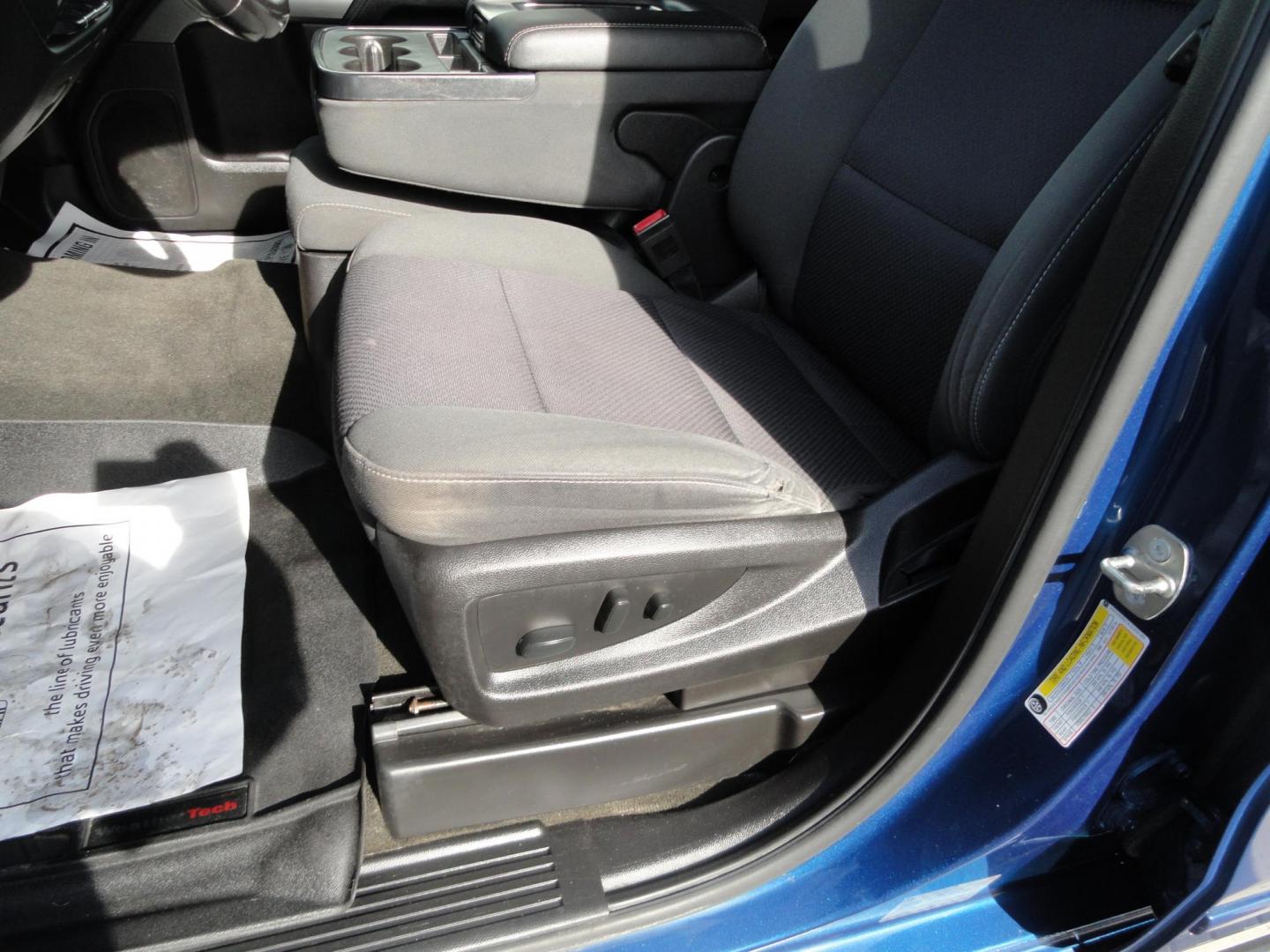 2018 Deep Ocean Blue /Jet Black Chevrolet Silverado 1500 LT Double Cab 4WD (1GCVKREC9JZ) with an 5.3L V8 OHV 16V engine, 6A transmission, located at 827 W 26th Street, Erie, PA, 16508, (814) 455-3401, 42.105431, -80.090942 - Thanks for looking at our super clean rust and accident free two owner new truck trade. This is the Silverado 1500 Double Cab with the 5.3 V8 with four-wheel drive and it comes with the all-star edition package with lots of options and this truck comes with both keys and remotes along with remote st - Photo#23