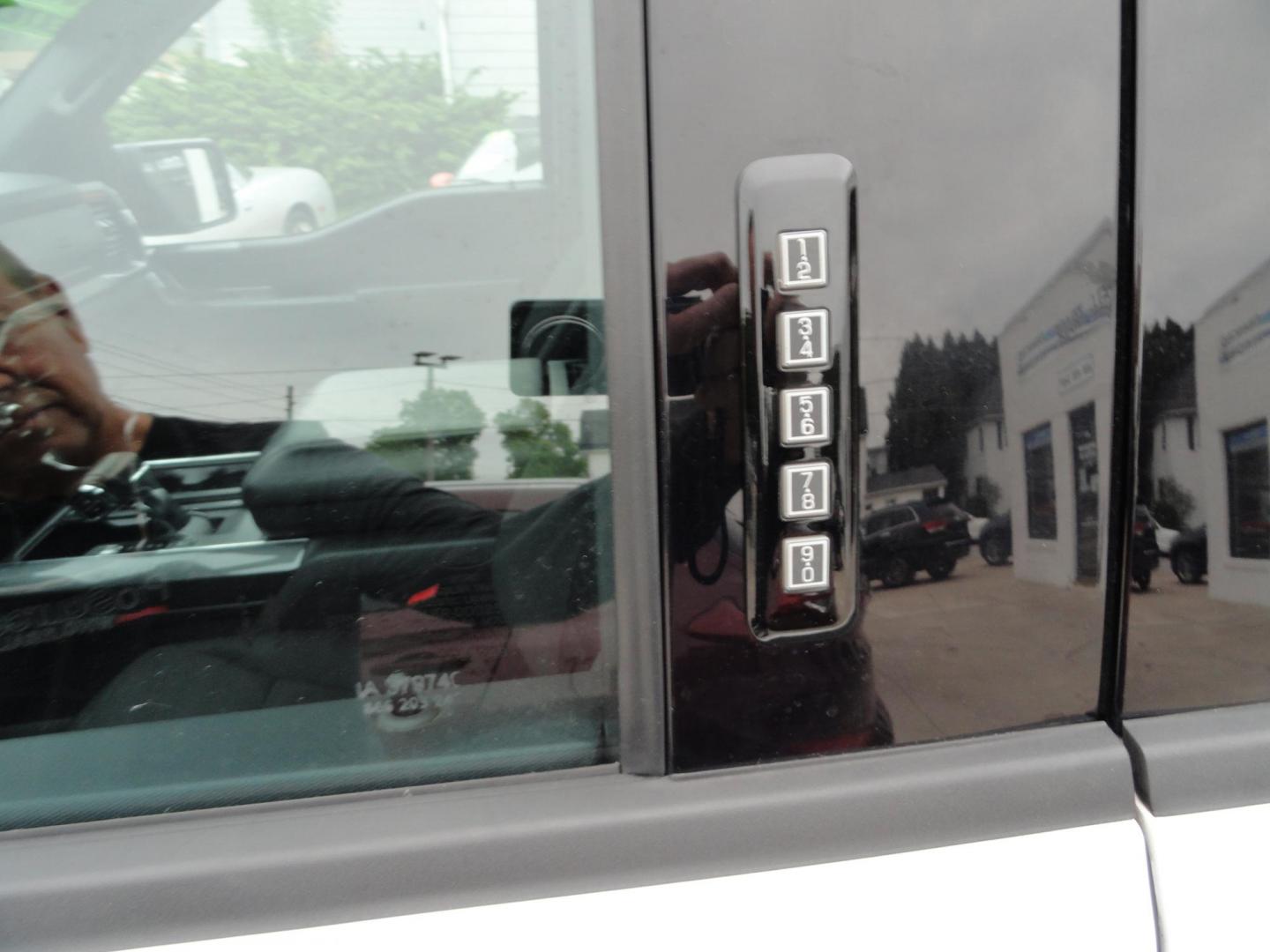 2022 Oxford White /Black Sport Ford F-150 XLT SuperCrew 6.5-ft. Bed 4WD (1FTEW1EP2NF) with an 2.7L V6 DOHC 24V engine, 10 Speed Automatic transmission, located at 827 W 26th Street, Erie, PA, 16508, (814) 455-3401, 42.105431, -80.090942 - Thanks for looking at our two-owner low mileage accident-free new Ford Trade. This is the XLT Super Crew model with the Sport 4X4 option which includes tons of options including dual power front seats, Bluetooth, remote start, push button start, blind spot monitor rear camera and tons more. This tr - Photo#9