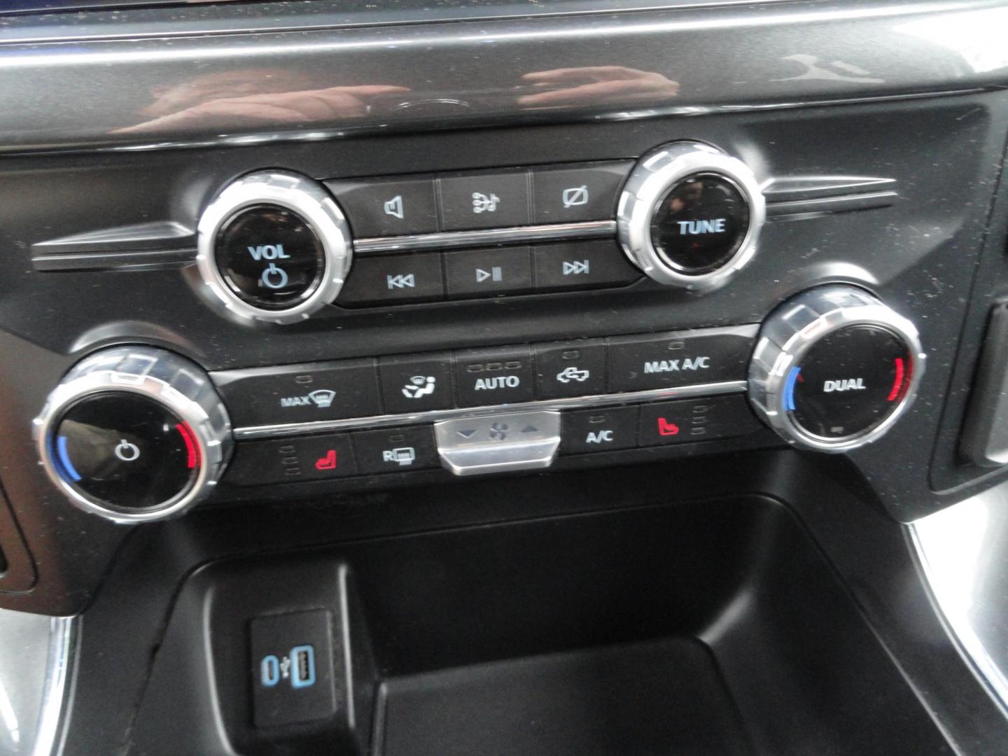 2022 Oxford White /Black Sport Ford F-150 XLT SuperCrew 6.5-ft. Bed 4WD (1FTEW1EP2NF) with an 2.7L V6 DOHC 24V engine, 10 Speed Automatic transmission, located at 827 W 26th Street, Erie, PA, 16508, (814) 455-3401, 42.105431, -80.090942 - Thanks for looking at our two-owner low mileage accident-free new Ford Trade. This is the XLT Super Crew model with the Sport 4X4 option which includes tons of options including dual power front seats, Bluetooth, remote start, push button start, blind spot monitor rear camera and tons more. This tr - Photo#16