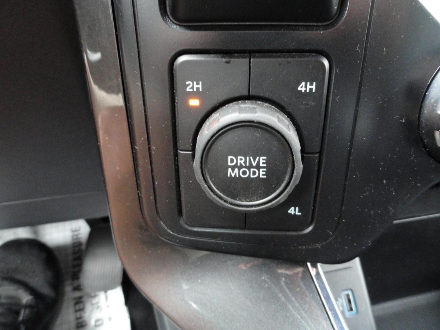 2022 Oxford White /Black Sport Ford F-150 XLT SuperCrew 6.5-ft. Bed 4WD (1FTEW1EP2NF) with an 2.7L V6 DOHC 24V engine, 10 Speed Automatic transmission, located at 827 W 26th Street, Erie, PA, 16508, (814) 455-3401, 42.105431, -80.090942 - Thanks for looking at our two-owner low mileage accident-free new Ford Trade. This is the XLT Super Crew model with the Sport 4X4 option which includes tons of options including dual power front seats, Bluetooth, remote start, push button start, blind spot monitor rear camera and tons more. This tr - Photo#17