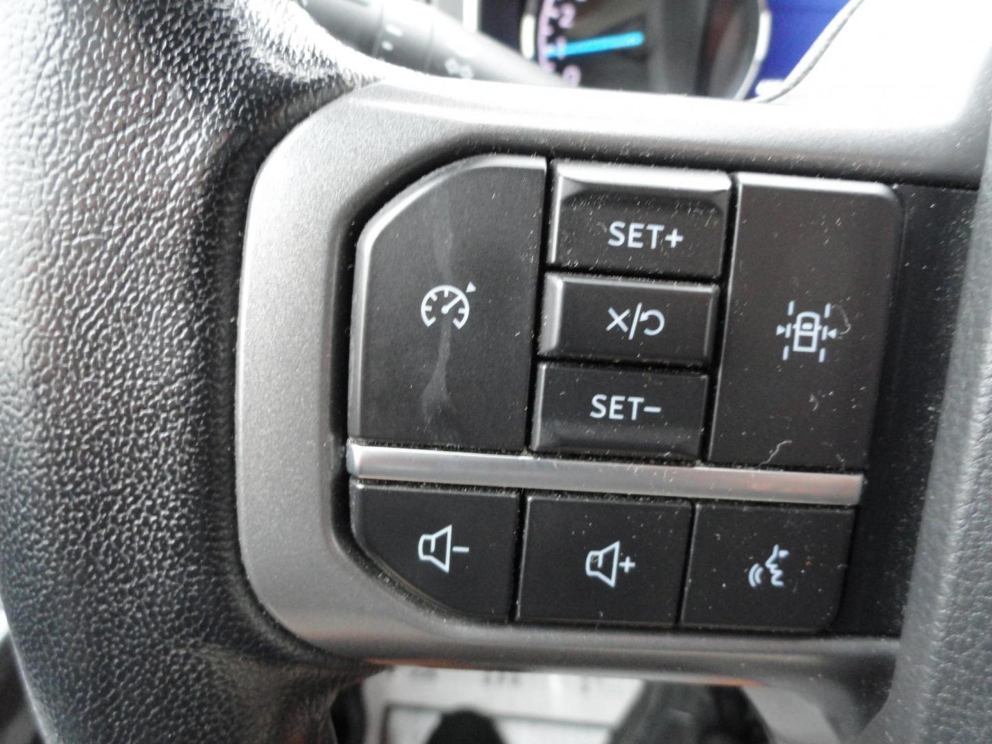 2022 Oxford White /Black Sport Ford F-150 XLT SuperCrew 6.5-ft. Bed 4WD (1FTEW1EP2NF) with an 2.7L V6 DOHC 24V engine, 10 Speed Automatic transmission, located at 827 W 26th Street, Erie, PA, 16508, (814) 455-3401, 42.105431, -80.090942 - Thanks for looking at our two-owner low mileage accident-free new Ford Trade. This is the XLT Super Crew model with the Sport 4X4 option which includes tons of options including dual power front seats, Bluetooth, remote start, push button start, blind spot monitor rear camera and tons more. This tr - Photo#25