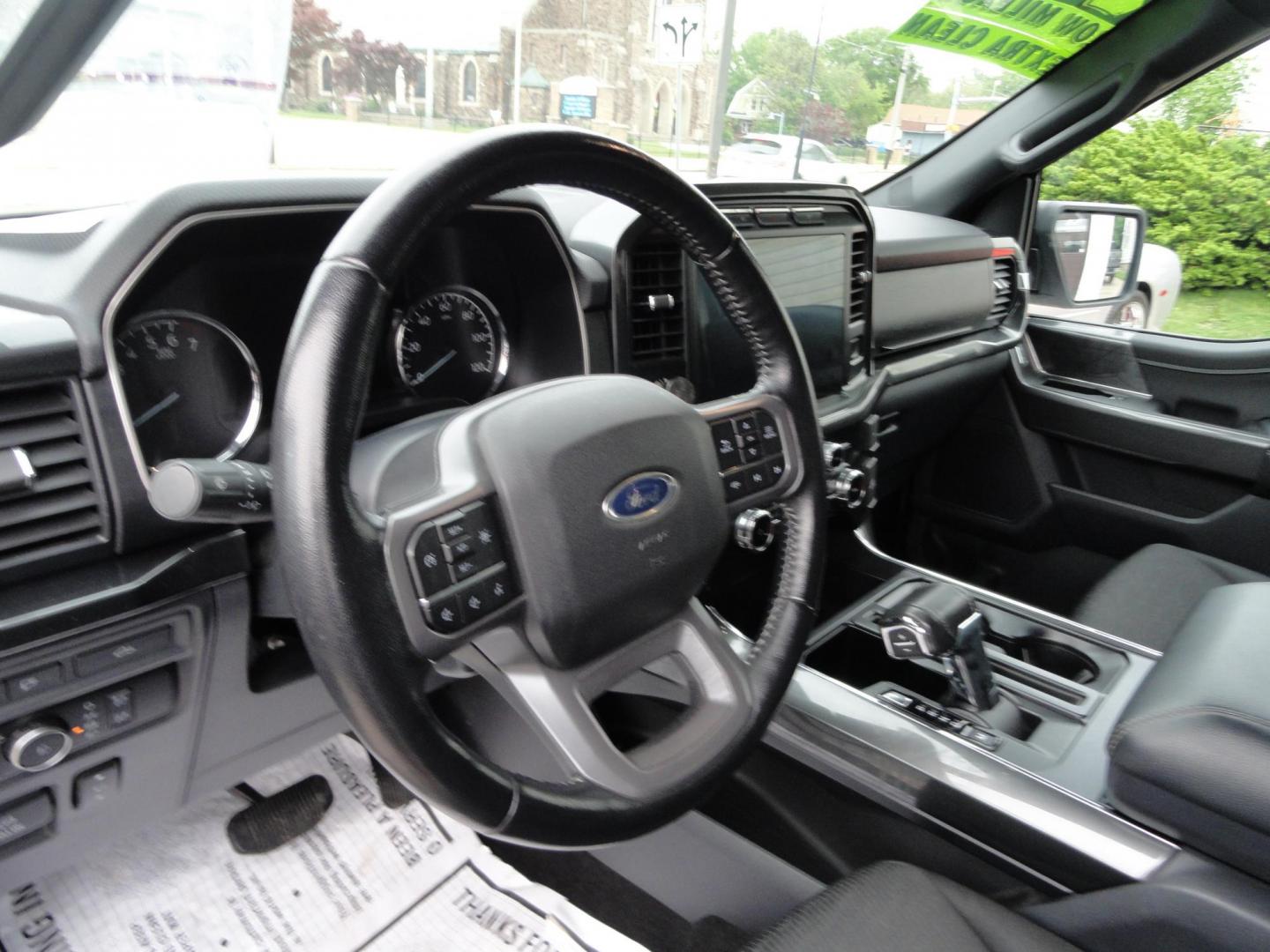 2022 Oxford White /Black Sport Ford F-150 XLT SuperCrew 6.5-ft. Bed 4WD (1FTEW1EP2NF) with an 2.7L V6 DOHC 24V engine, 10 Speed Automatic transmission, located at 827 W 26th Street, Erie, PA, 16508, (814) 455-3401, 42.105431, -80.090942 - Thanks for looking at our two-owner low mileage accident-free new Ford Trade. This is the XLT Super Crew model with the Sport 4X4 option which includes tons of options including dual power front seats, Bluetooth, remote start, push button start, blind spot monitor rear camera and tons more. This tr - Photo#28