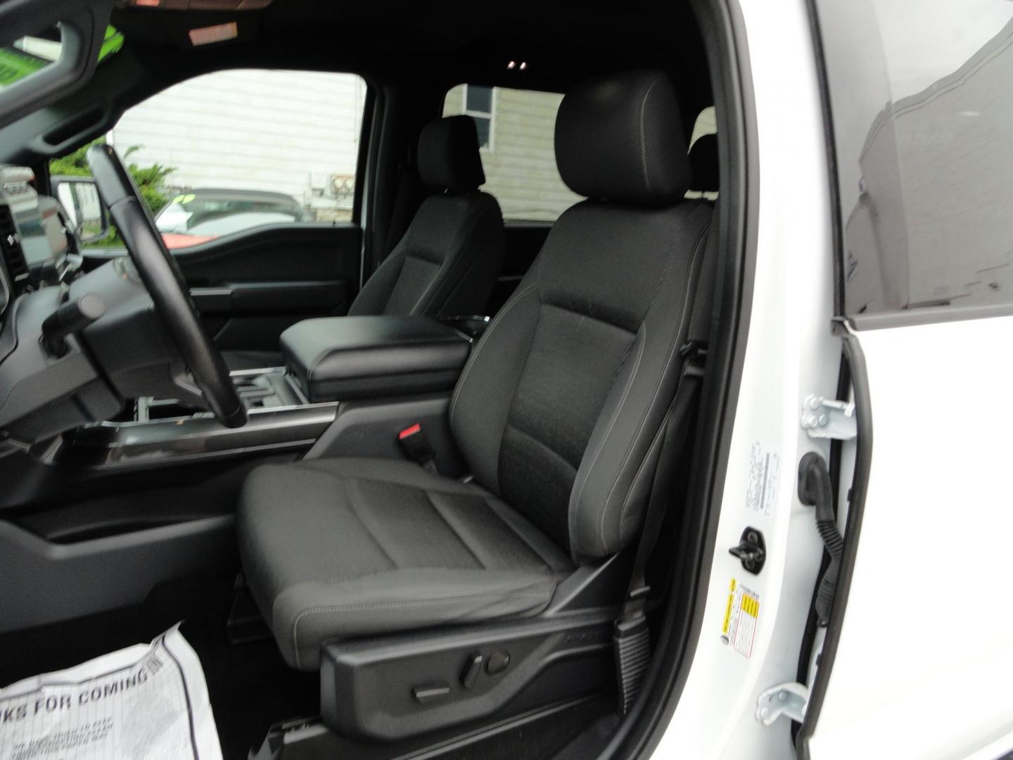 2022 Oxford White /Black Sport Ford F-150 XLT SuperCrew 6.5-ft. Bed 4WD (1FTEW1EP2NF) with an 2.7L V6 DOHC 24V engine, 10 Speed Automatic transmission, located at 827 W 26th Street, Erie, PA, 16508, (814) 455-3401, 42.105431, -80.090942 - Thanks for looking at our two-owner low mileage accident-free new Ford Trade. This is the XLT Super Crew model with the Sport 4X4 option which includes tons of options including dual power front seats, Bluetooth, remote start, push button start, blind spot monitor rear camera and tons more. This tr - Photo#29
