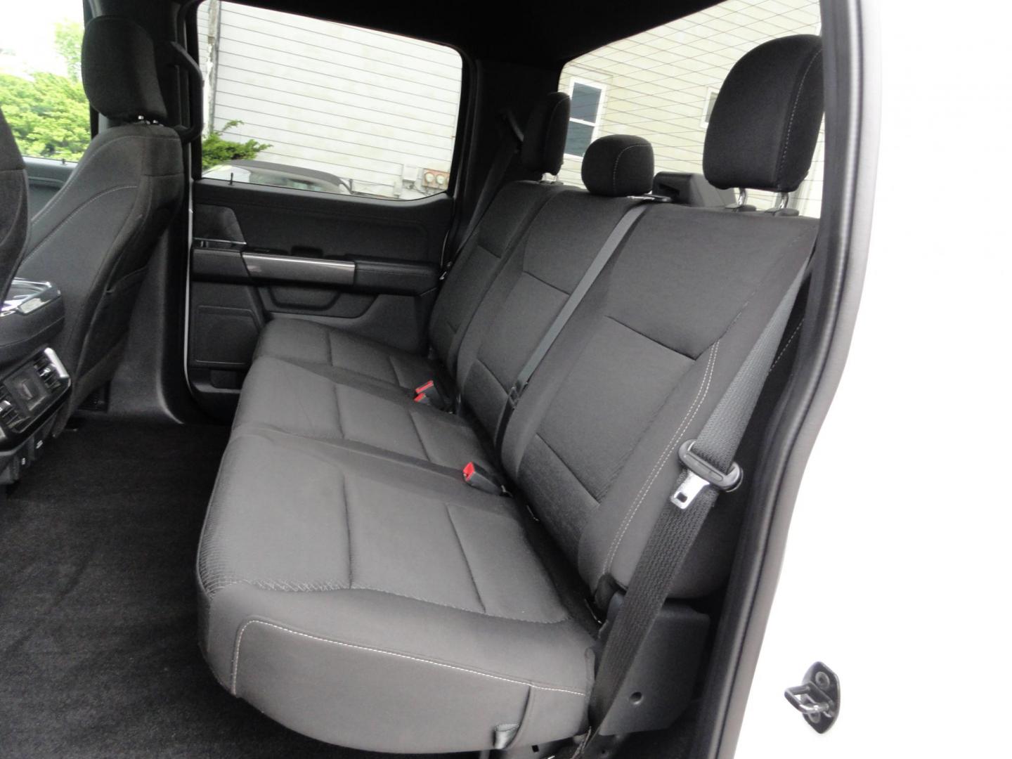 2022 Oxford White /Black Sport Ford F-150 XLT SuperCrew 6.5-ft. Bed 4WD (1FTEW1EP2NF) with an 2.7L V6 DOHC 24V engine, 10 Speed Automatic transmission, located at 827 W 26th Street, Erie, PA, 16508, (814) 455-3401, 42.105431, -80.090942 - Thanks for looking at our two-owner low mileage accident-free new Ford Trade. This is the XLT Super Crew model with the Sport 4X4 option which includes tons of options including dual power front seats, Bluetooth, remote start, push button start, blind spot monitor rear camera and tons more. This tr - Photo#33