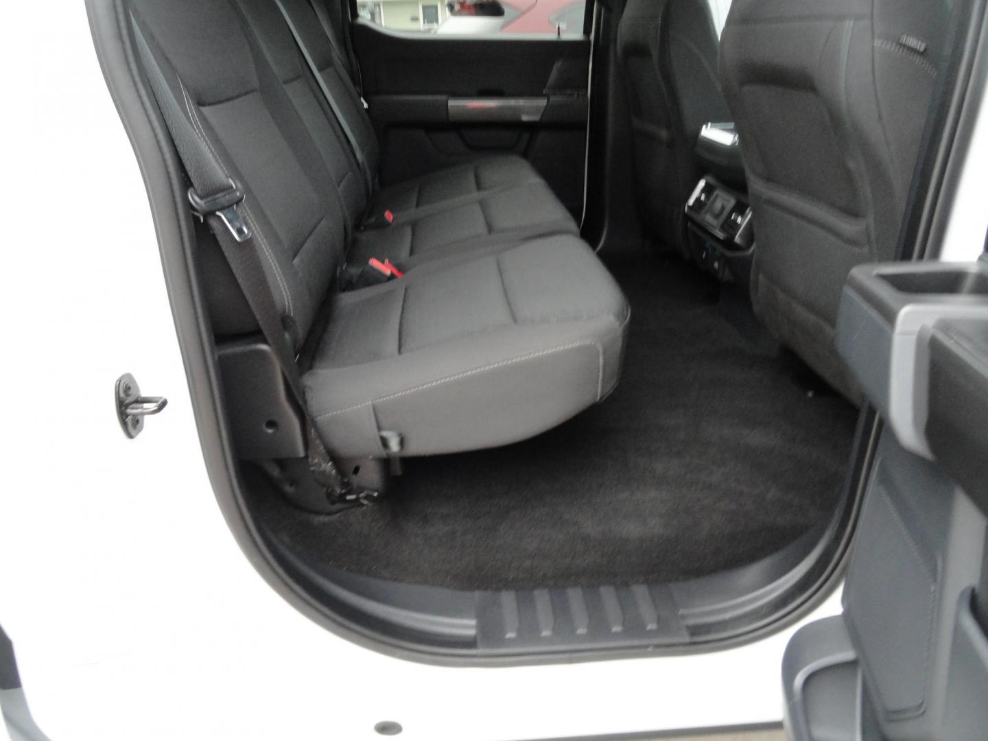2022 Oxford White /Black Sport Ford F-150 XLT SuperCrew 6.5-ft. Bed 4WD (1FTEW1EP2NF) with an 2.7L V6 DOHC 24V engine, 10 Speed Automatic transmission, located at 827 W 26th Street, Erie, PA, 16508, (814) 455-3401, 42.105431, -80.090942 - Thanks for looking at our two-owner low mileage accident-free new Ford Trade. This is the XLT Super Crew model with the Sport 4X4 option which includes tons of options including dual power front seats, Bluetooth, remote start, push button start, blind spot monitor rear camera and tons more. This tr - Photo#42