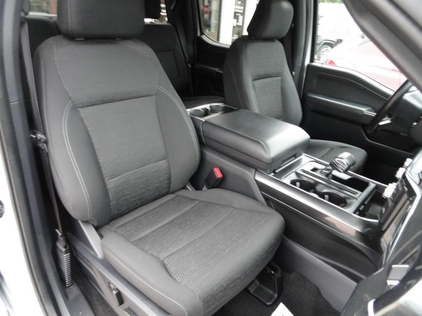 2022 Oxford White /Black Sport Ford F-150 XLT SuperCrew 6.5-ft. Bed 4WD (1FTEW1EP2NF) with an 2.7L V6 DOHC 24V engine, 10 Speed Automatic transmission, located at 827 W 26th Street, Erie, PA, 16508, (814) 455-3401, 42.105431, -80.090942 - Thanks for looking at our two-owner low mileage accident-free new Ford Trade. This is the XLT Super Crew model with the Sport 4X4 option which includes tons of options including dual power front seats, Bluetooth, remote start, push button start, blind spot monitor rear camera and tons more. This tr - Photo#49