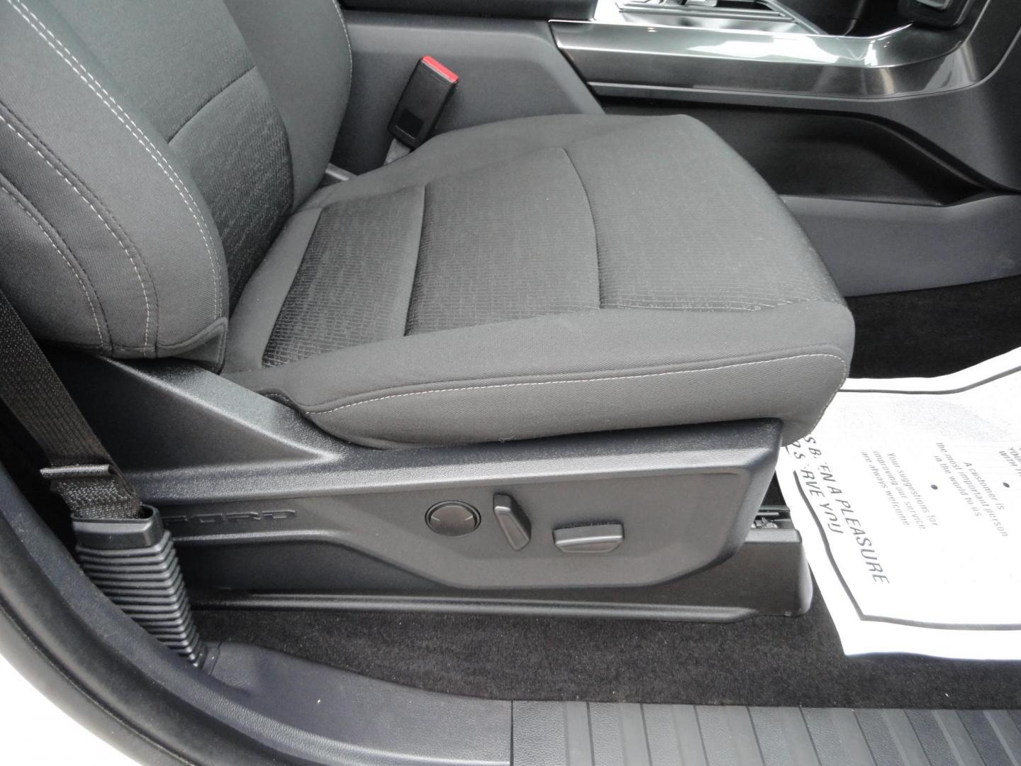 2022 Oxford White /Black Sport Ford F-150 XLT SuperCrew 6.5-ft. Bed 4WD (1FTEW1EP2NF) with an 2.7L V6 DOHC 24V engine, 10 Speed Automatic transmission, located at 827 W 26th Street, Erie, PA, 16508, (814) 455-3401, 42.105431, -80.090942 - Thanks for looking at our two-owner low mileage accident-free new Ford Trade. This is the XLT Super Crew model with the Sport 4X4 option which includes tons of options including dual power front seats, Bluetooth, remote start, push button start, blind spot monitor rear camera and tons more. This tr - Photo#50