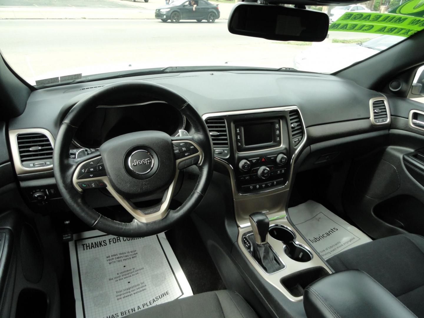2016 Bright White /Greystone Jeep Grand Cherokee Laredo 4WD (1C4RJFAG2GC) with an 3.6L V6 DOHC 24V engine, Automatic transmission, located at 827 W 26th Street, Erie, PA, 16508, (814) 455-3401, 42.105431, -80.090942 - Photo#7